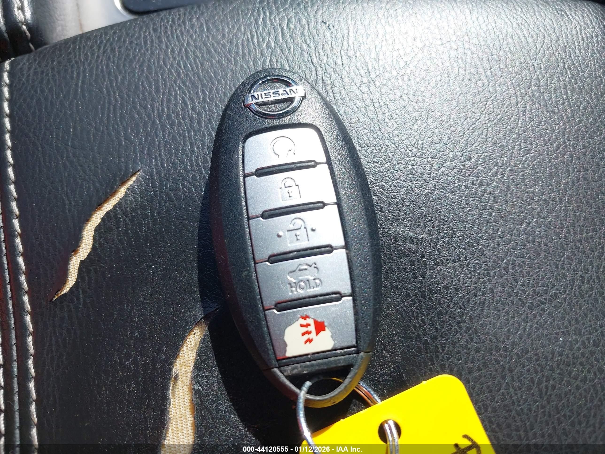 NISSAN MAXIMA image 11