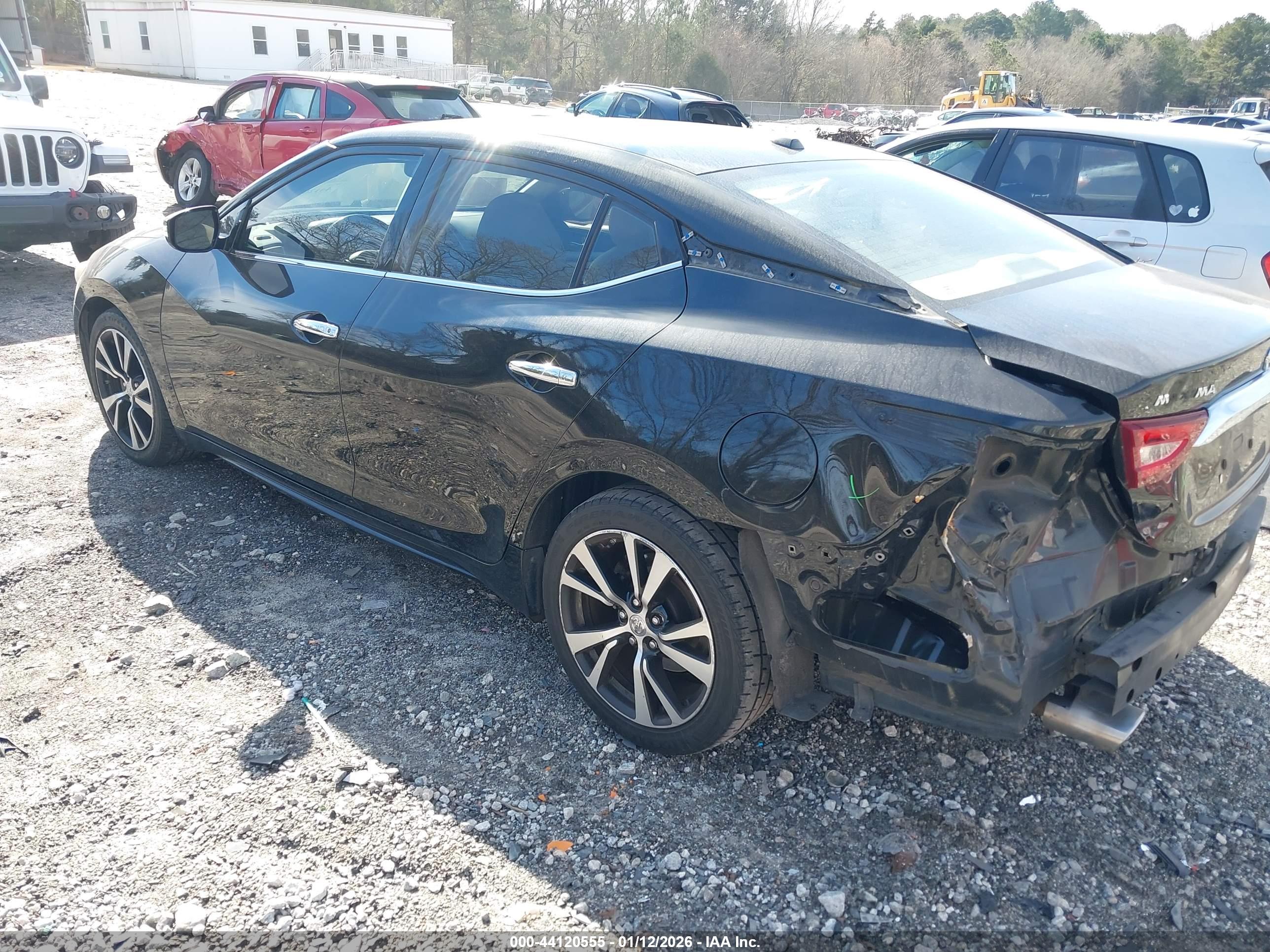 NISSAN MAXIMA image 3
