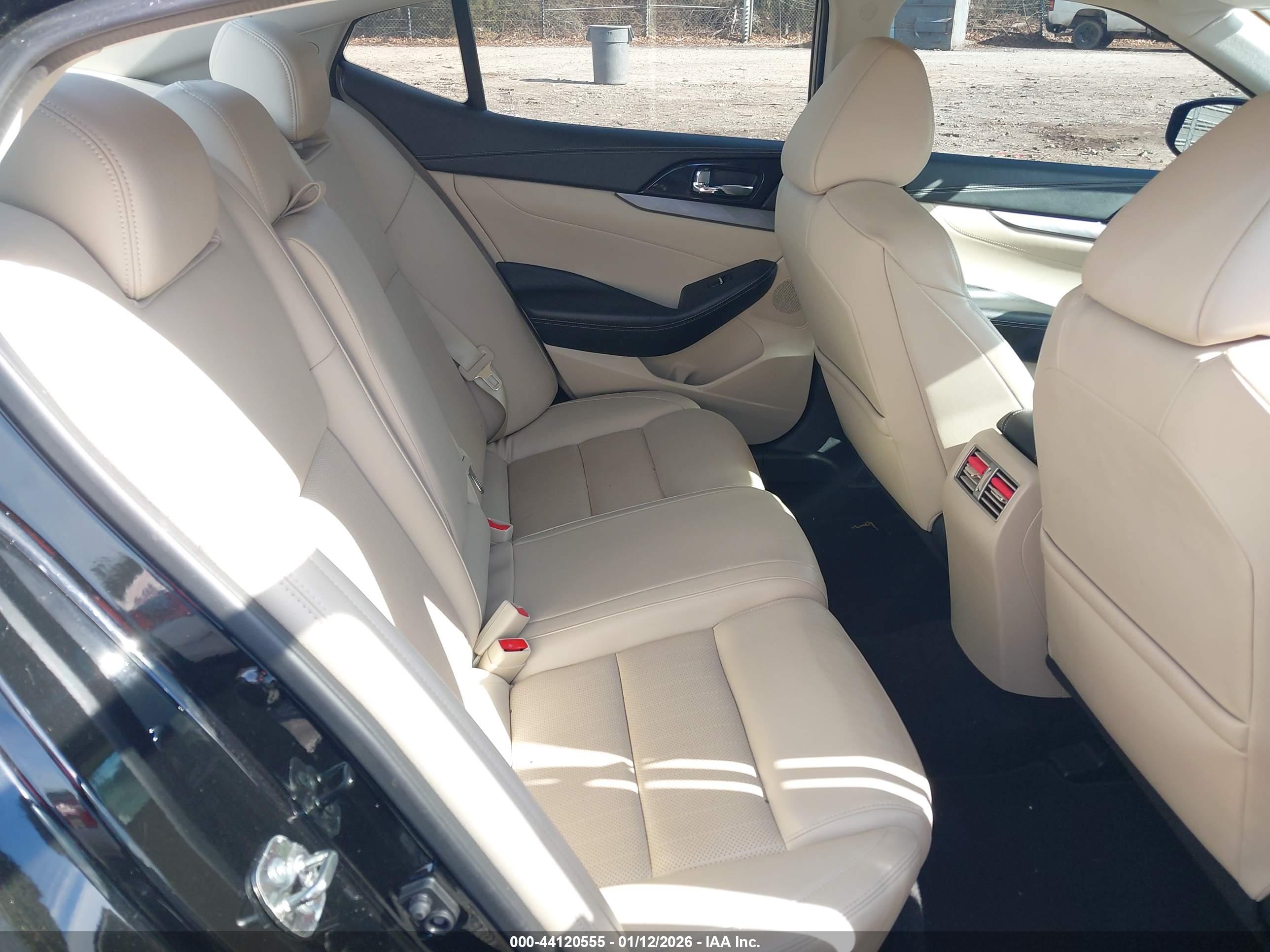 NISSAN MAXIMA image 8