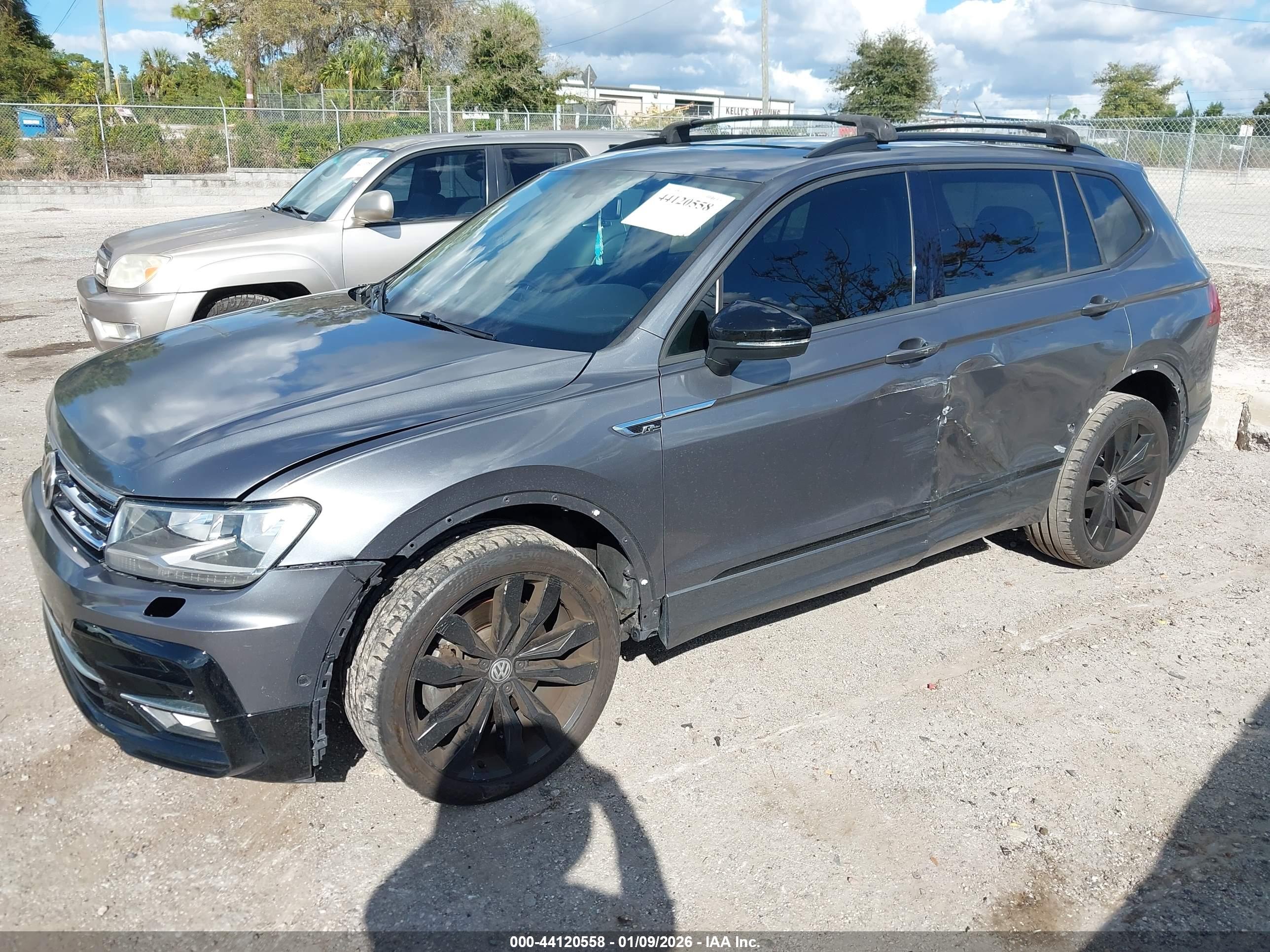 VOLKSWAGEN TIGUAN image 2