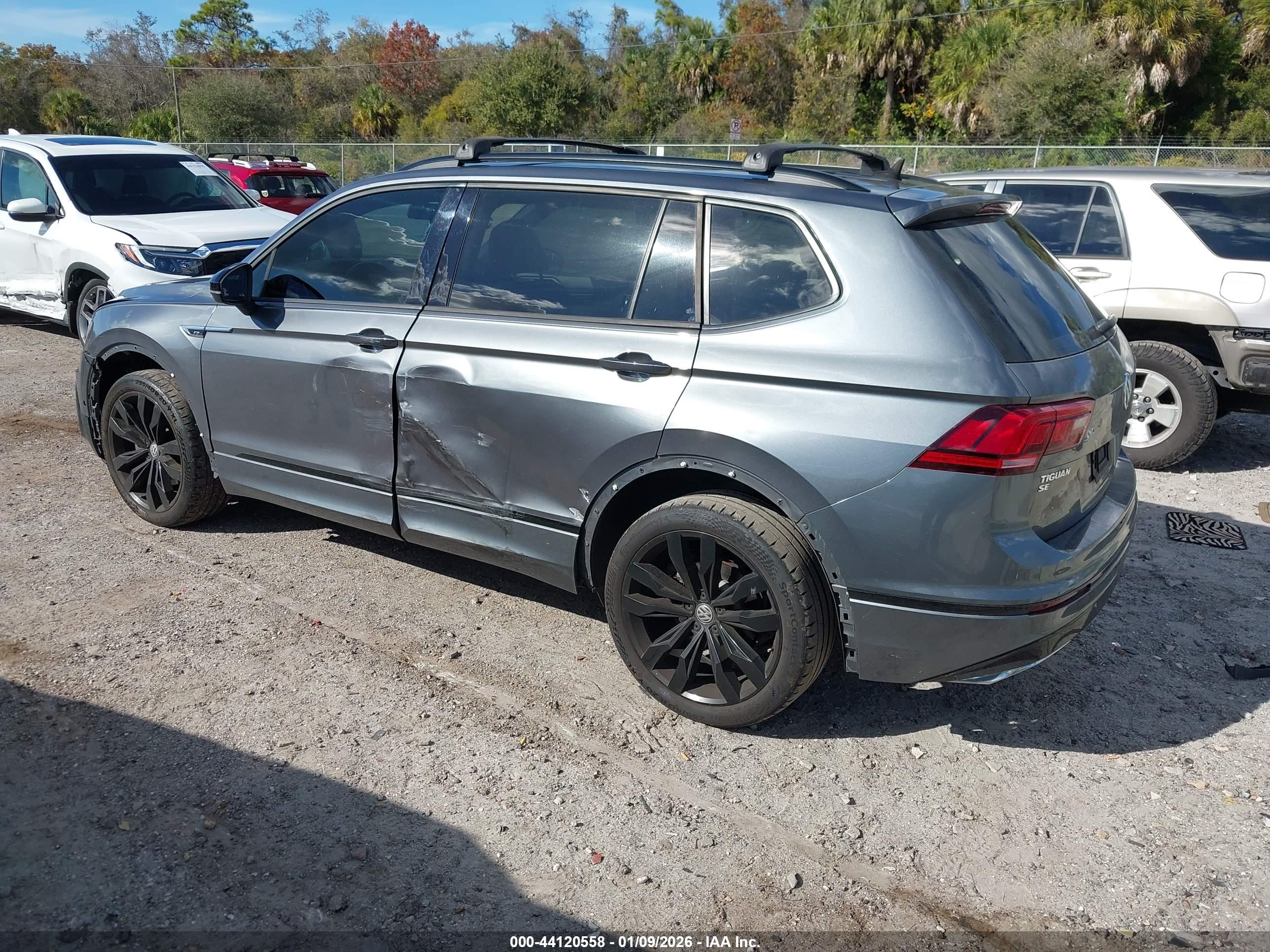 VOLKSWAGEN TIGUAN image 3