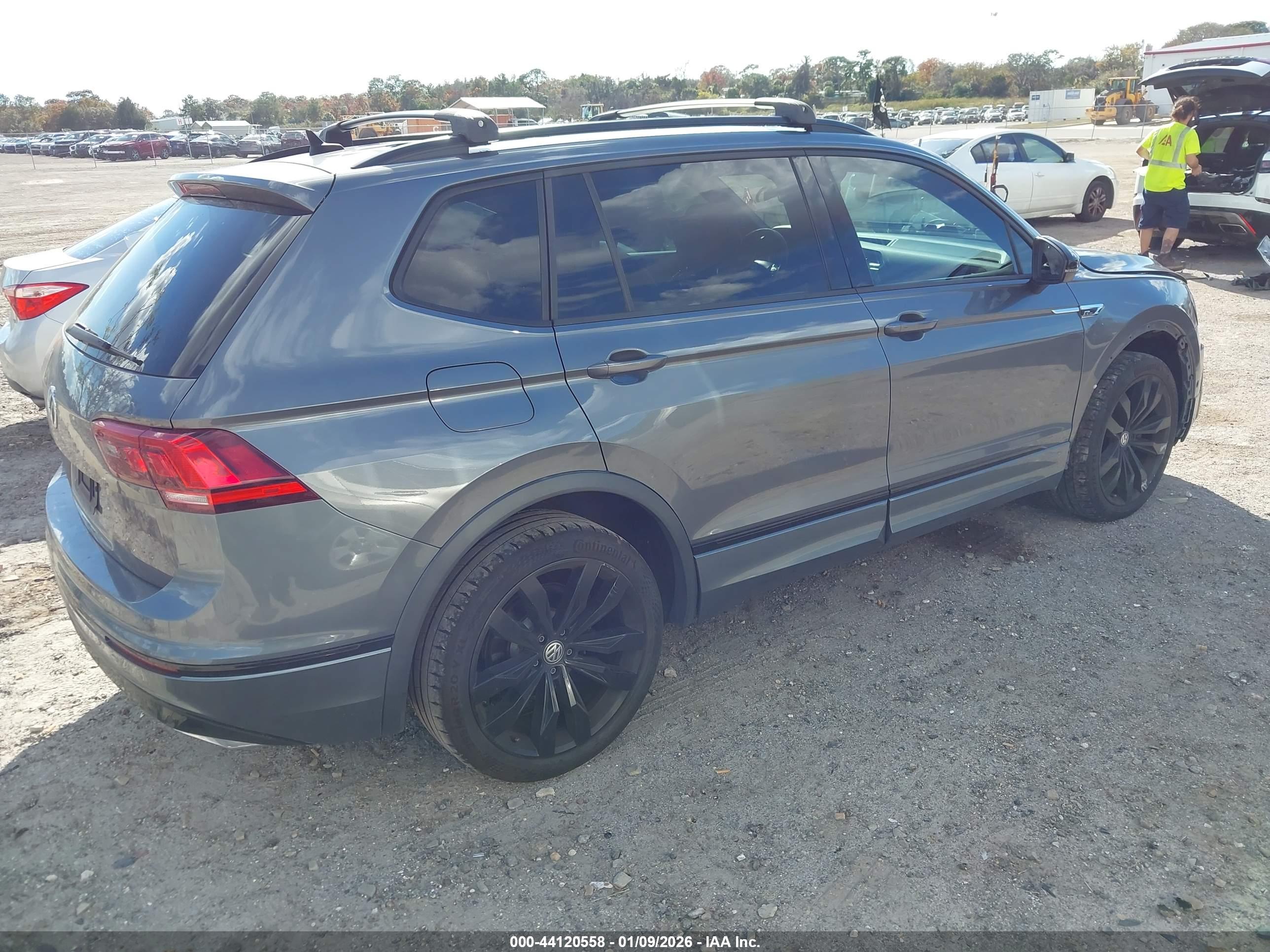 VOLKSWAGEN TIGUAN image 4