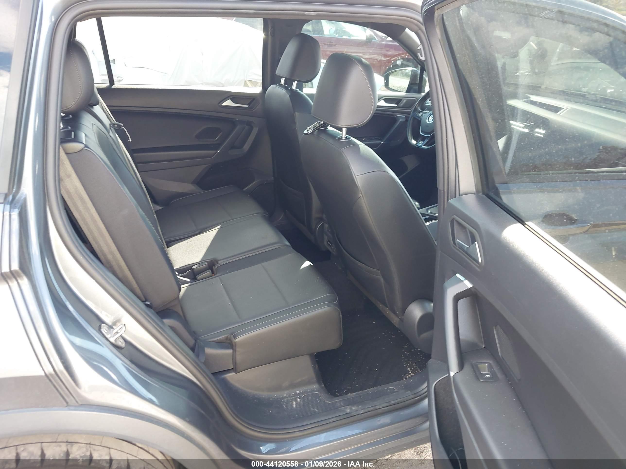 VOLKSWAGEN TIGUAN image 8