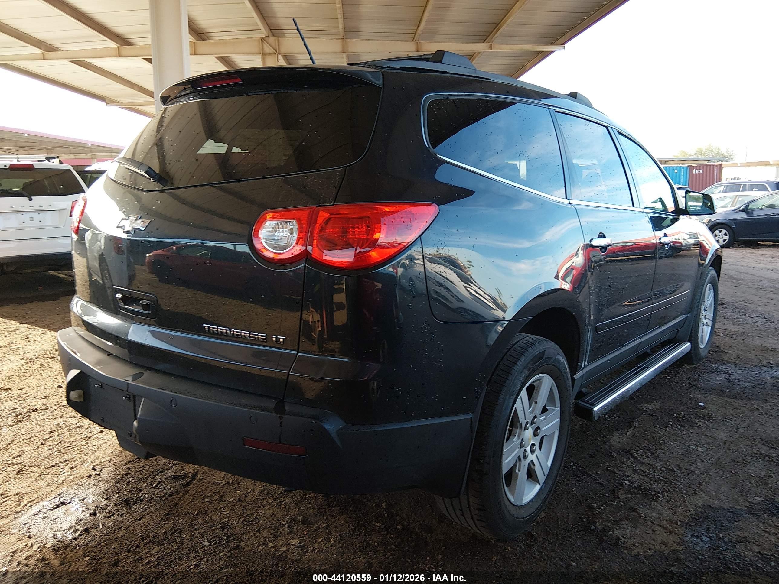 CHEVROLET TRAVERSE image 4