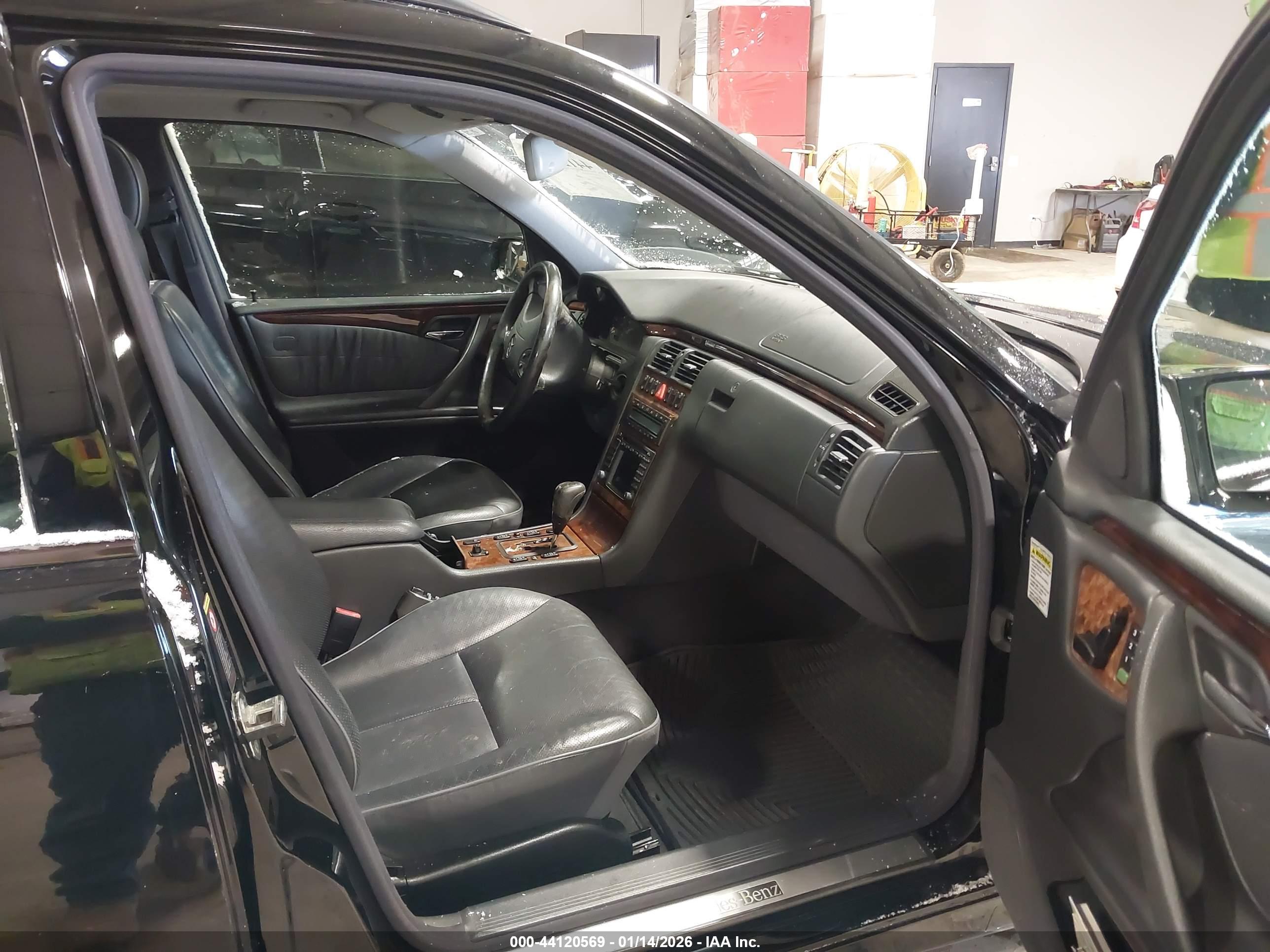 MERCEDES-BENZ E image 5