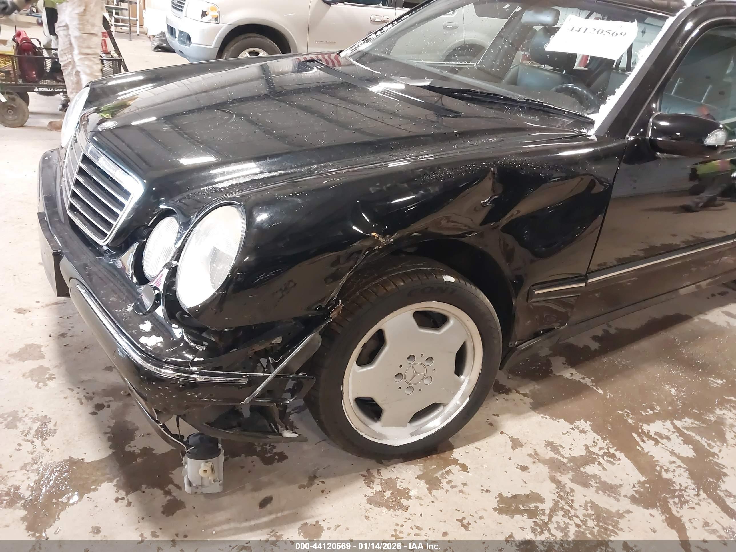 MERCEDES-BENZ E image 6