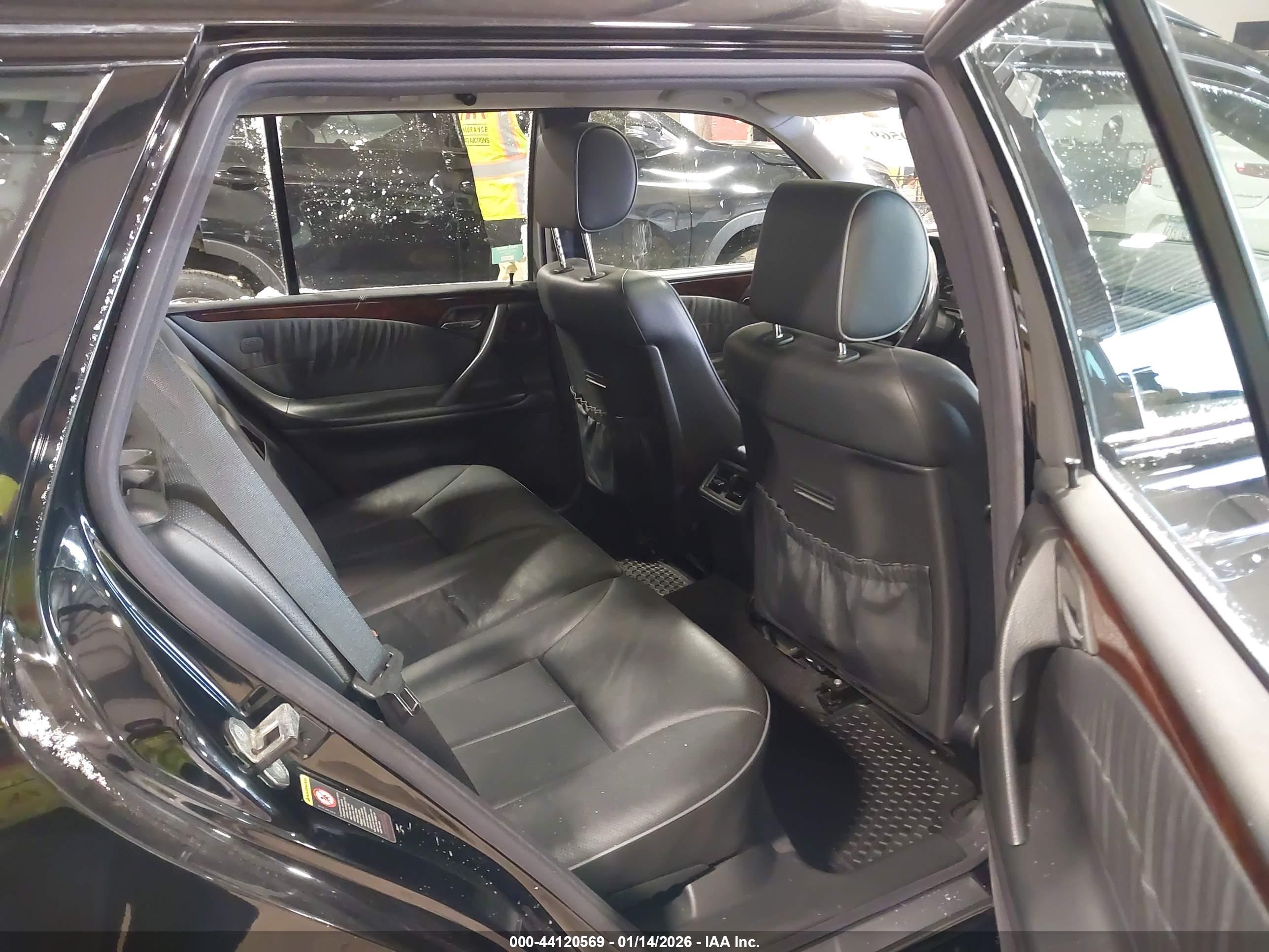 MERCEDES-BENZ E image 8