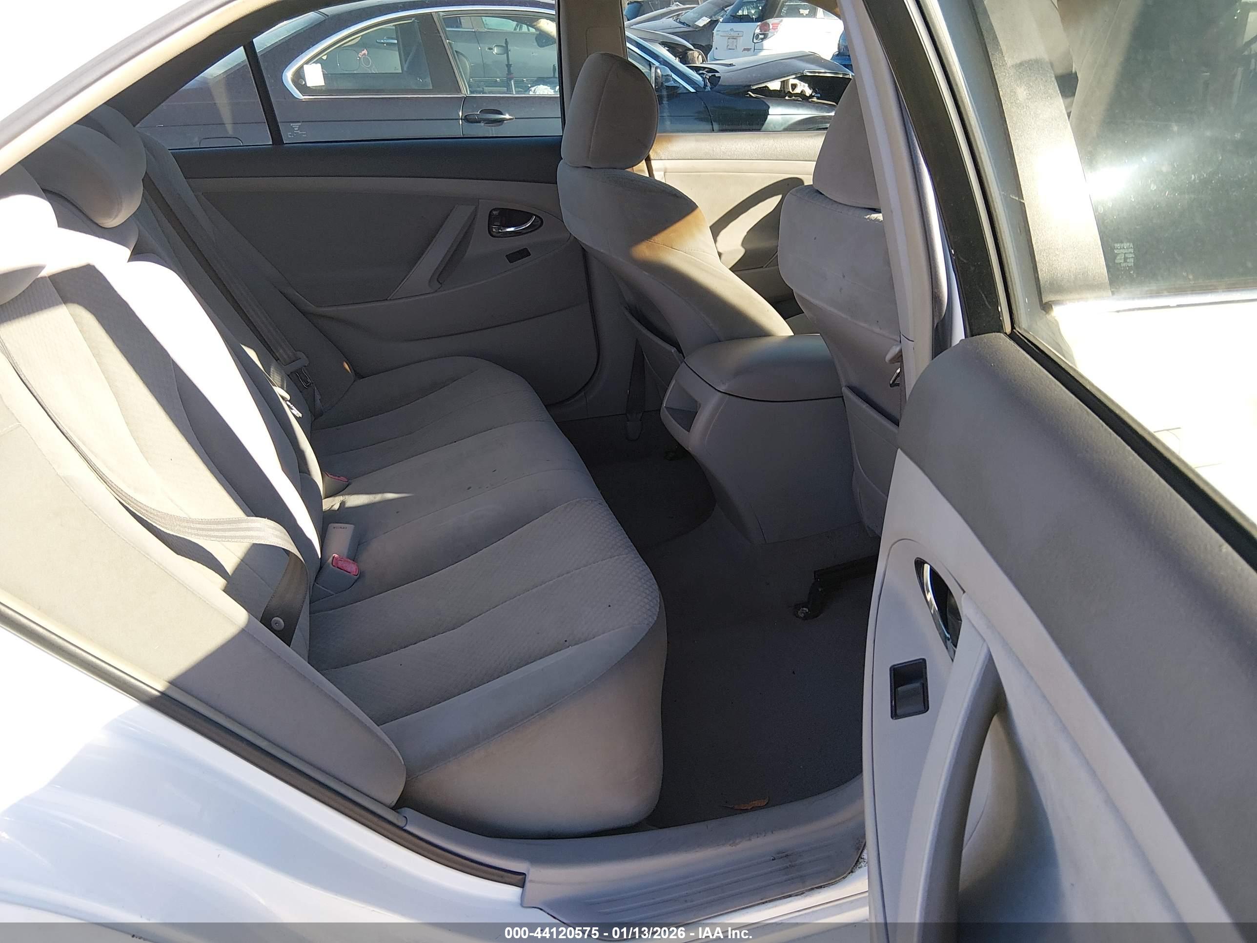 TOYOTA CAMRY image 8