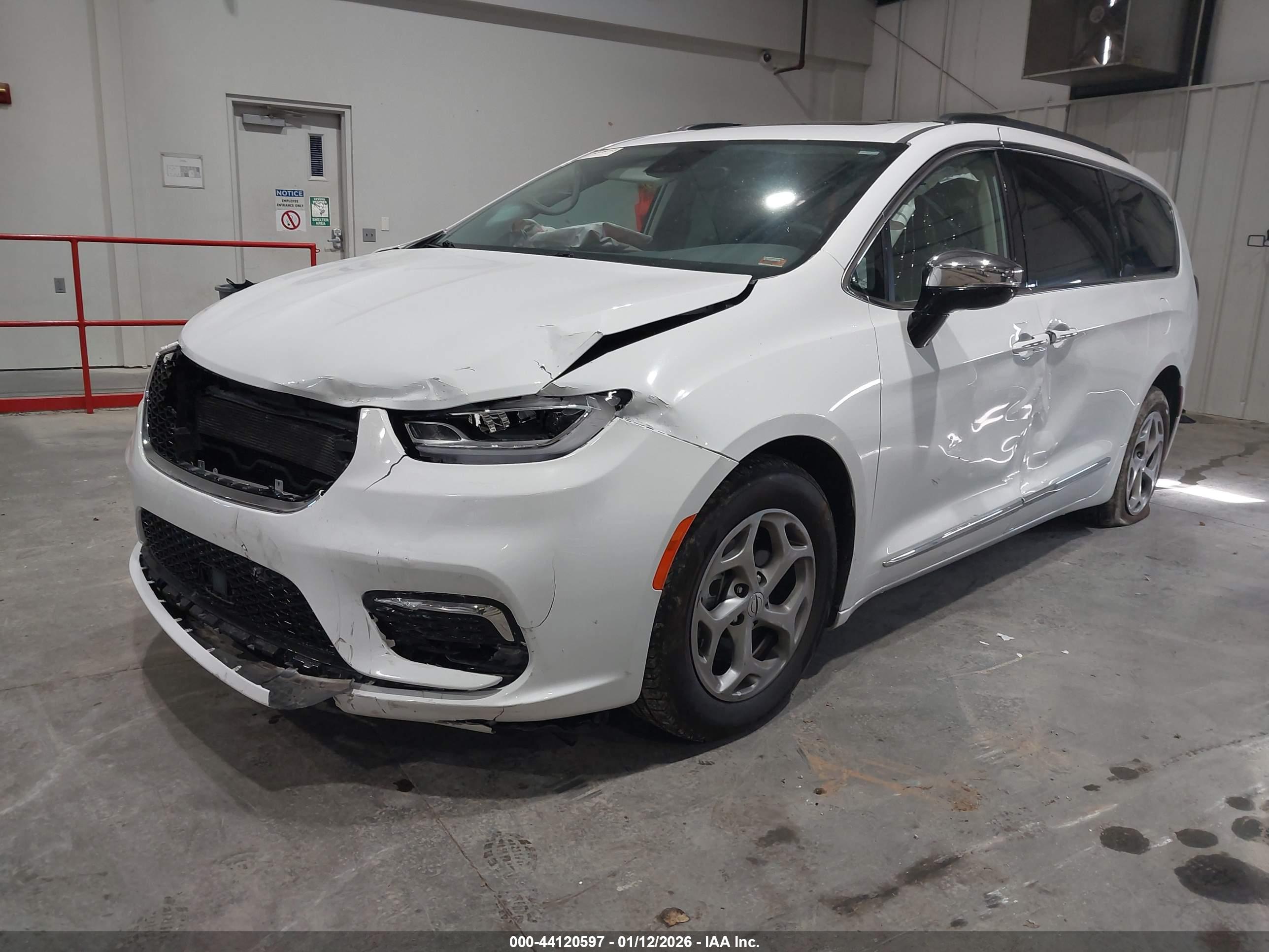 CHRYSLER PACIFICA image 2