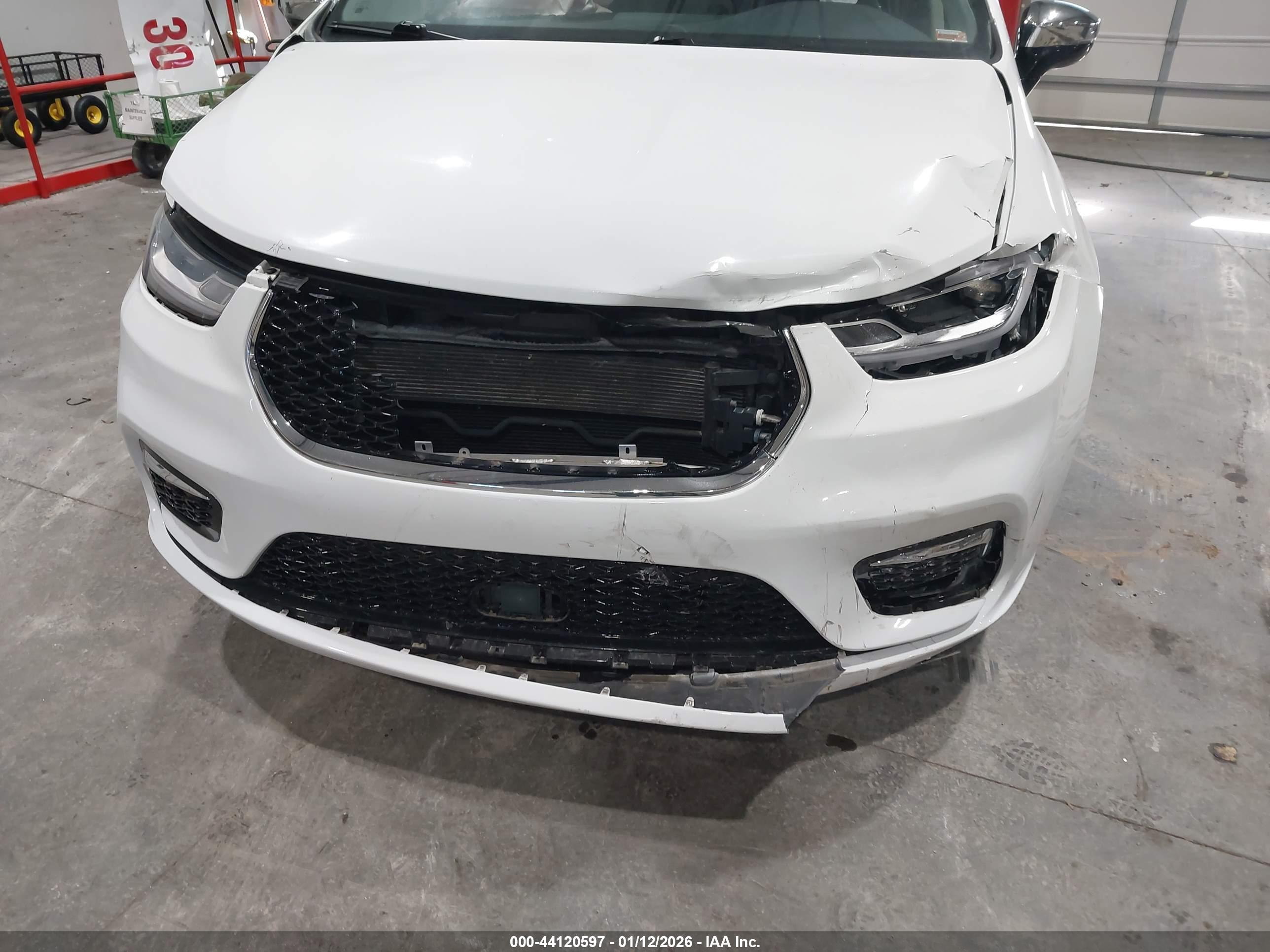 CHRYSLER PACIFICA image 6