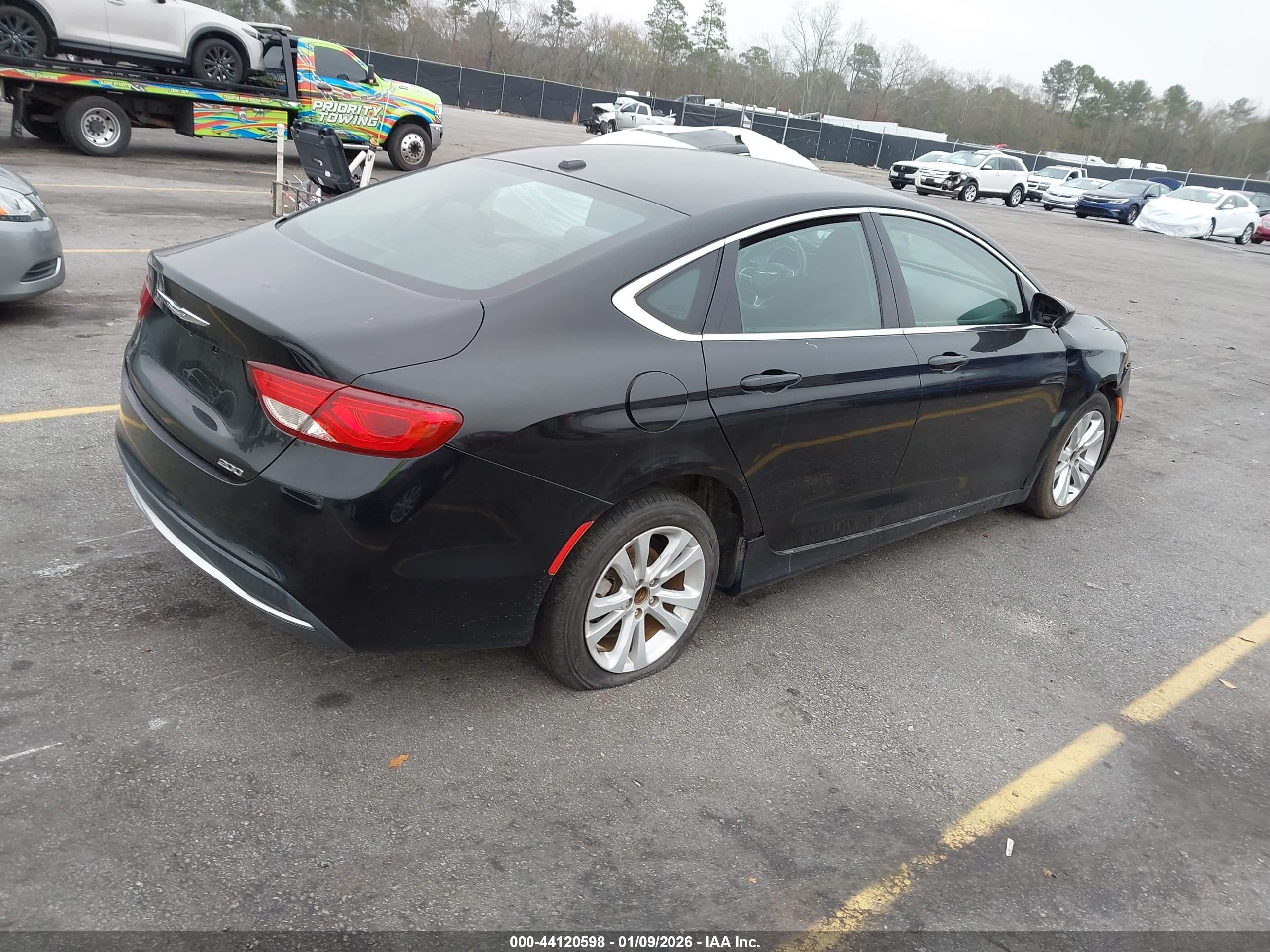 CHRYSLER 200 image 4