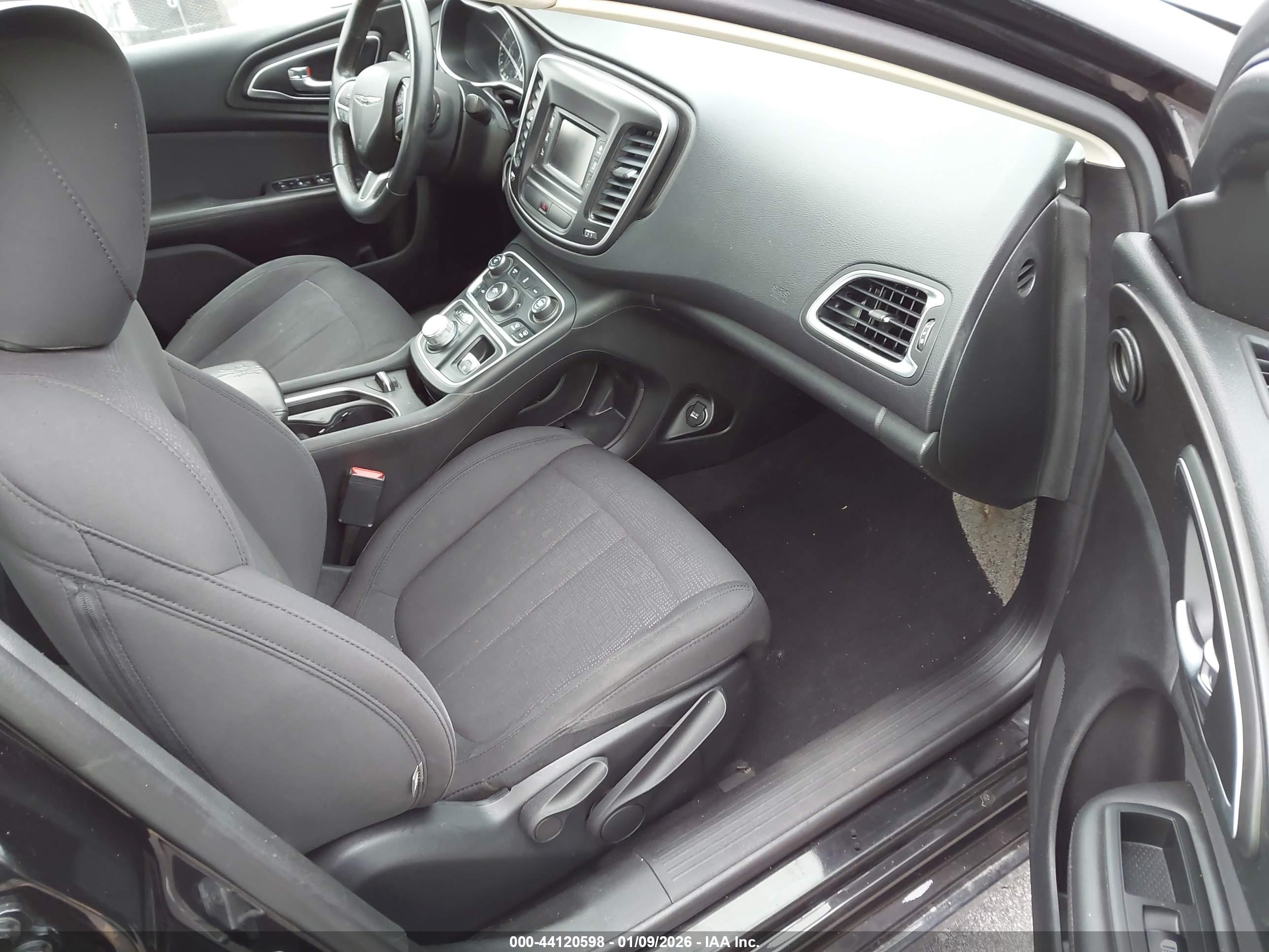CHRYSLER 200 image 5