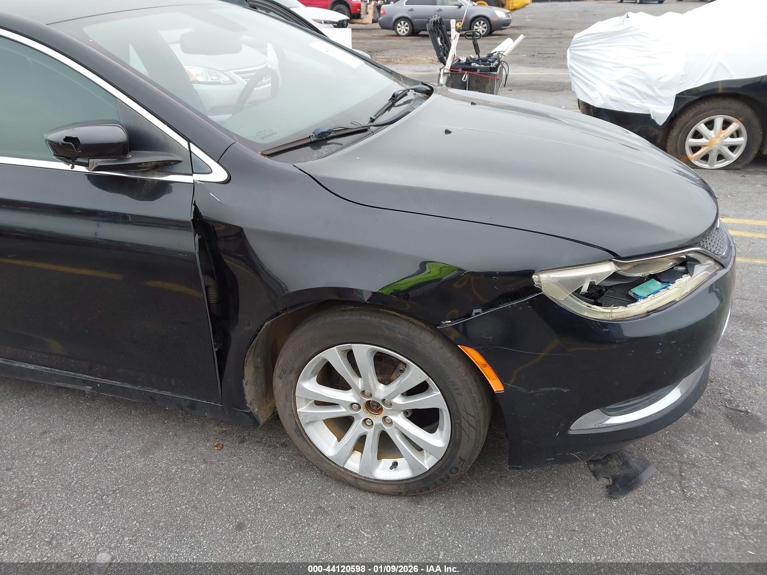 CHRYSLER 200 image 6