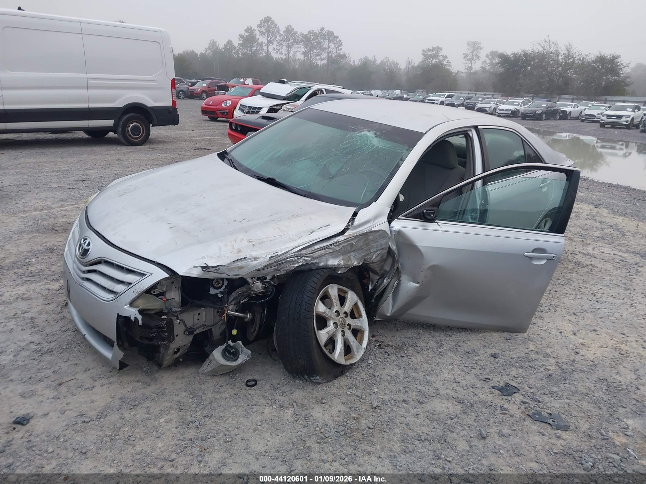 TOYOTA CAMRY image 2