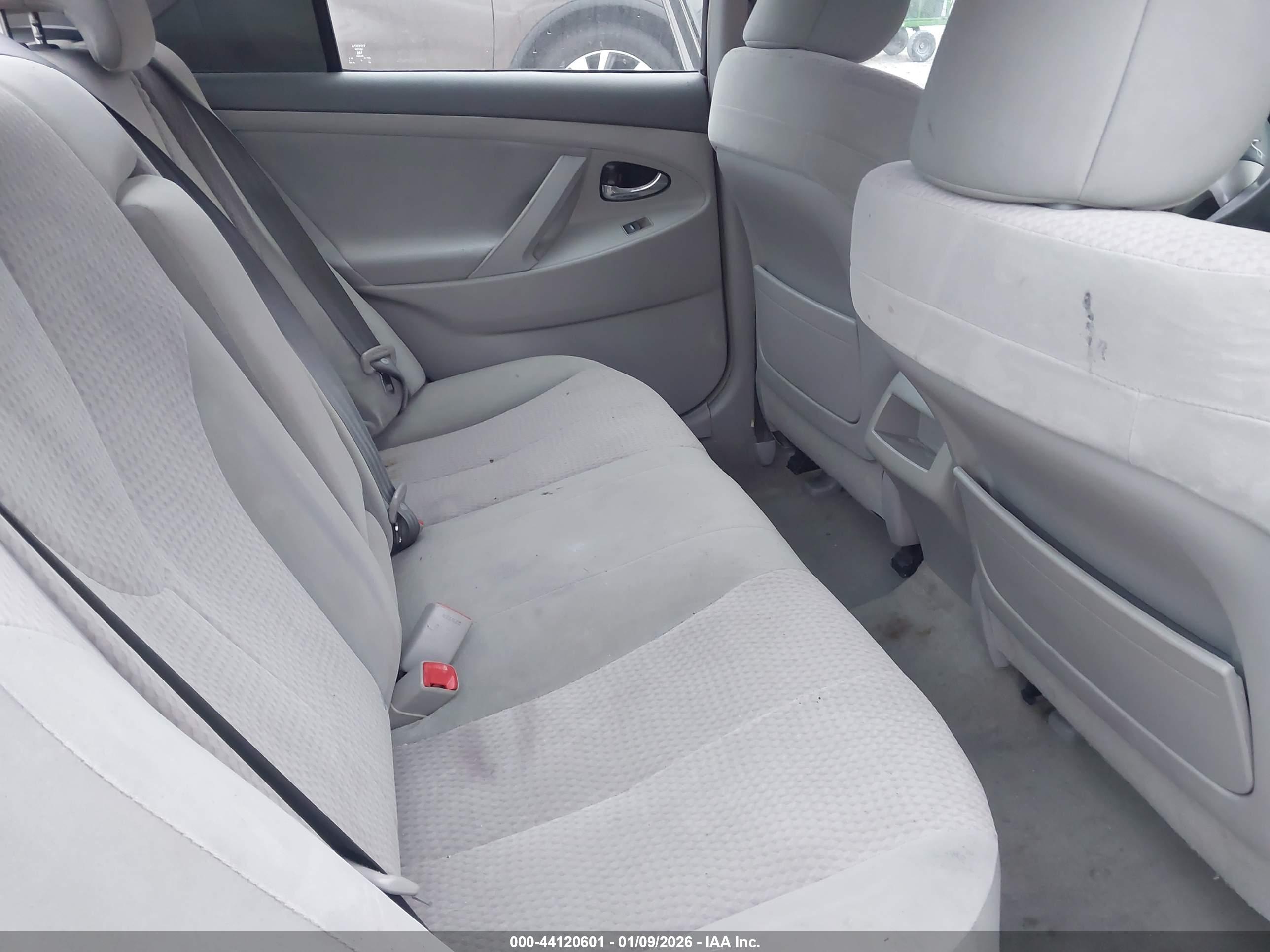 TOYOTA CAMRY image 8