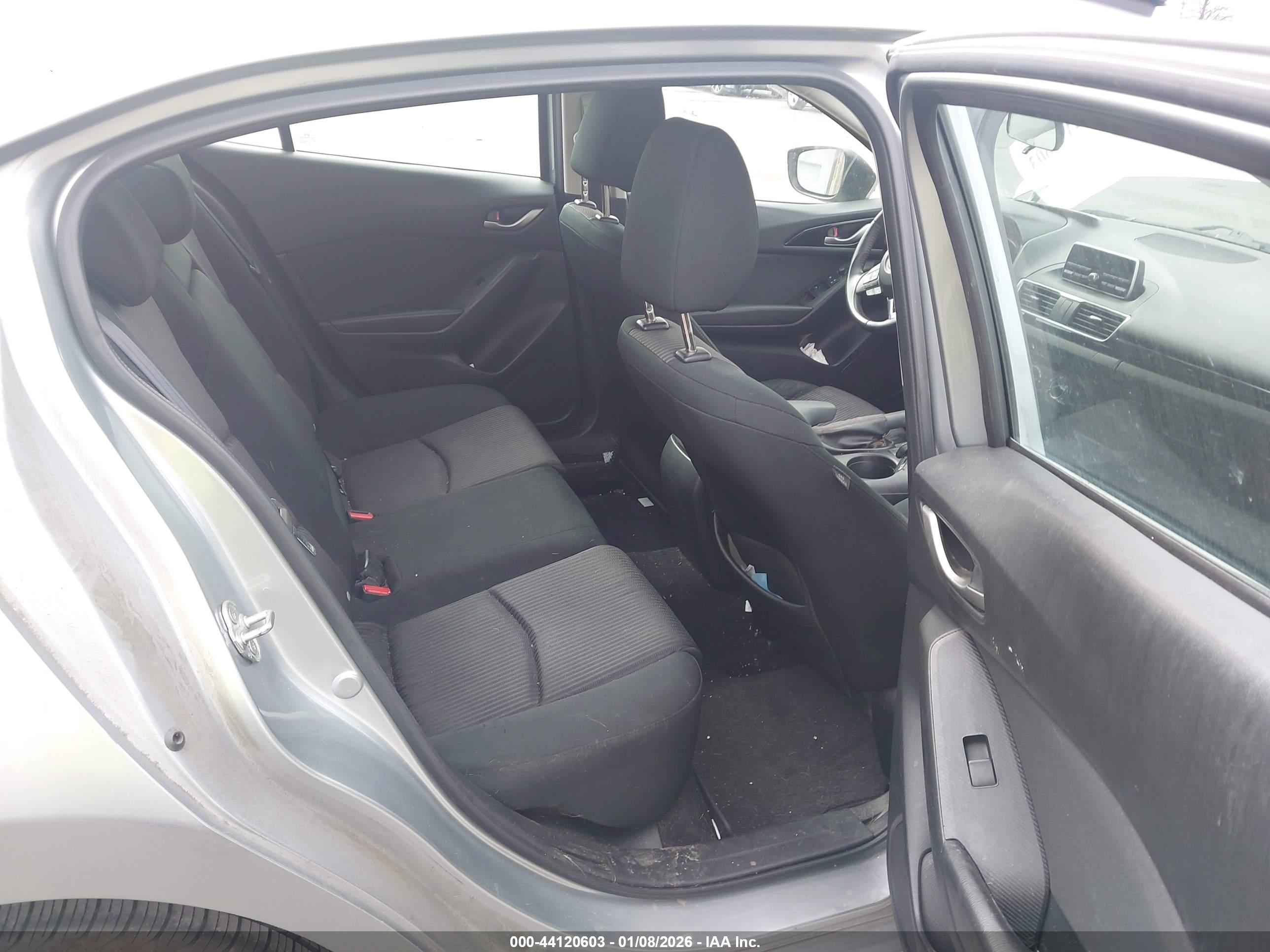 MAZDA MAZDA3 image 8