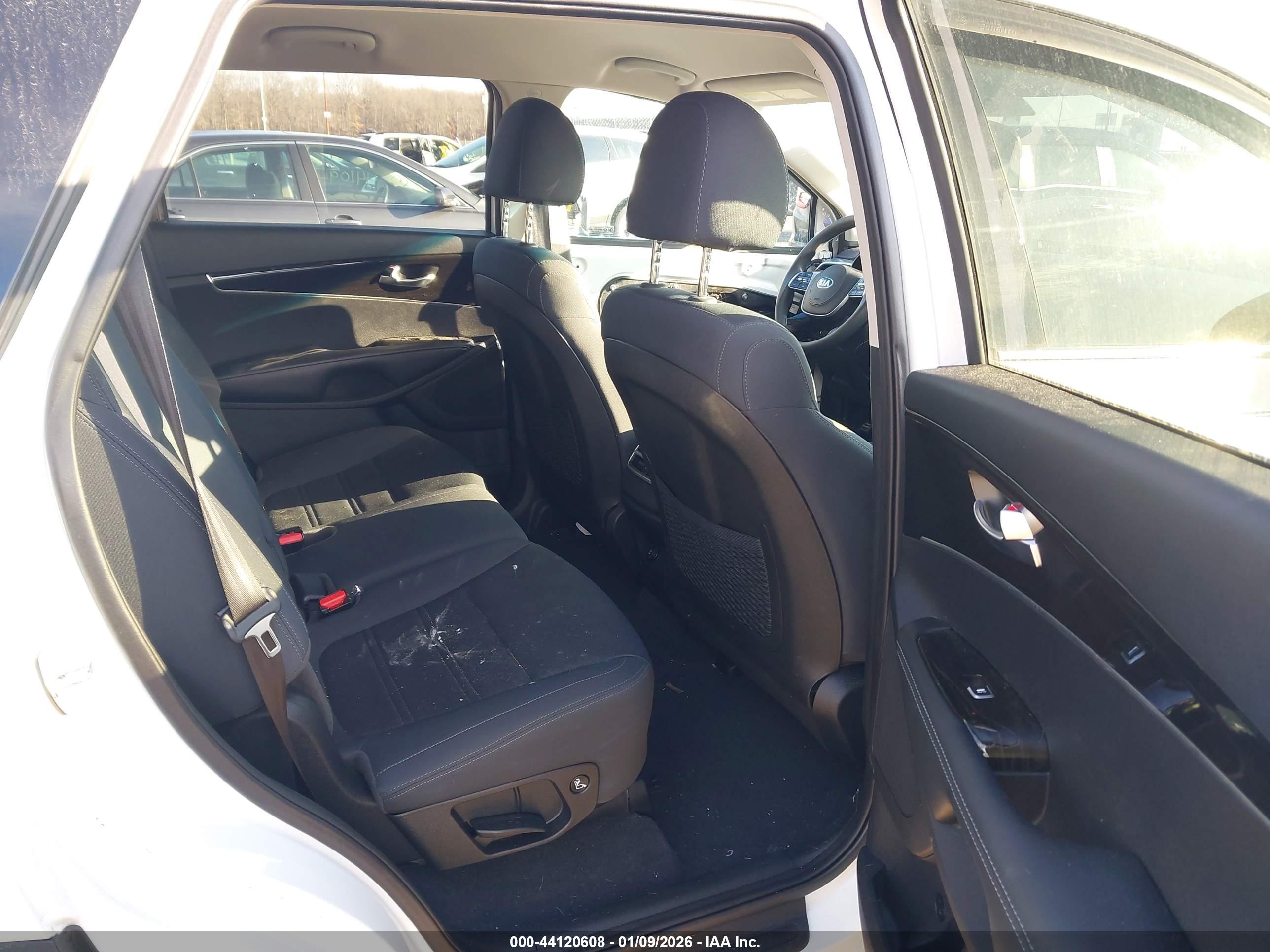 KIA SORENTO image 8
