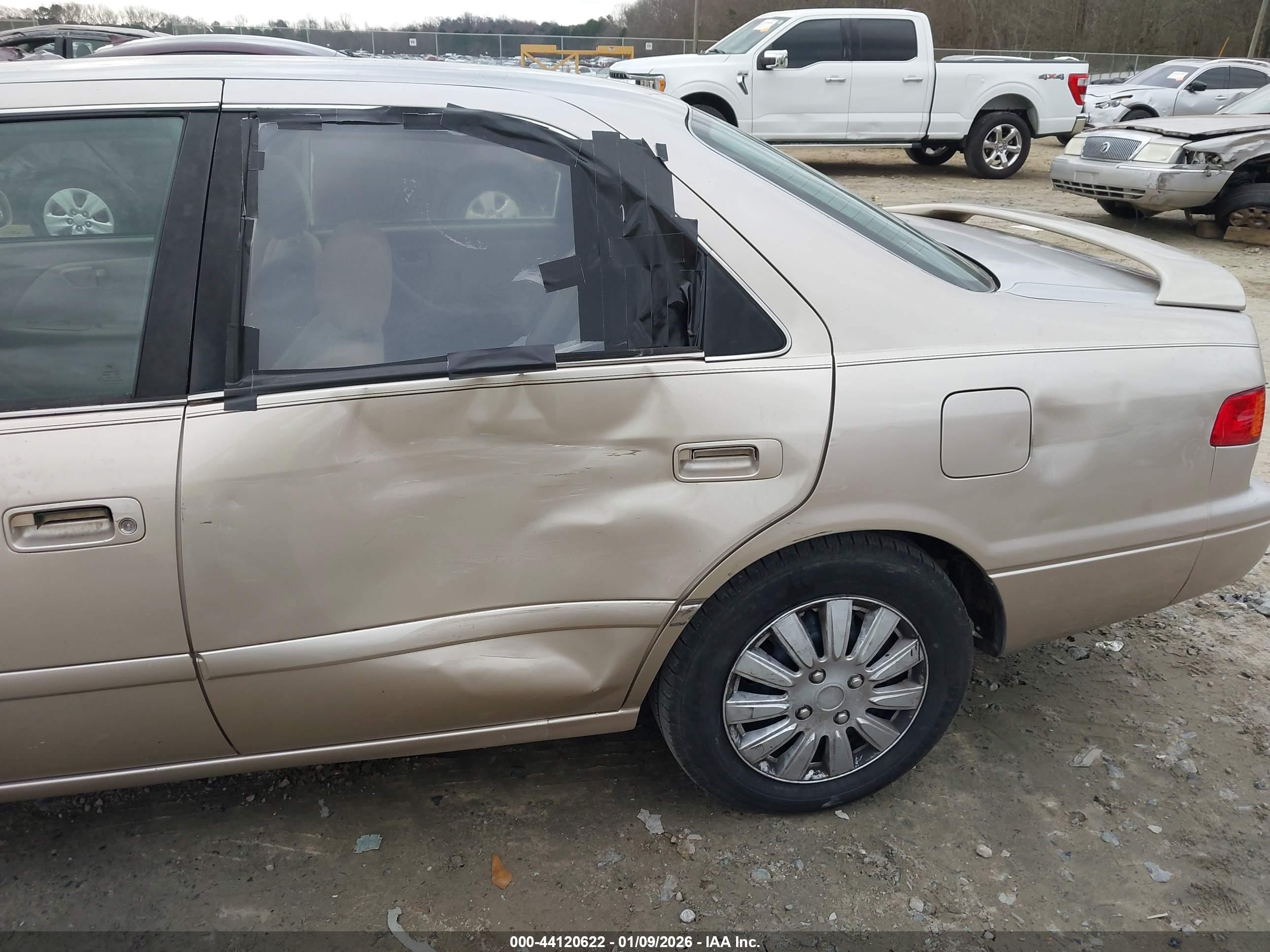 TOYOTA CAMRY image 6