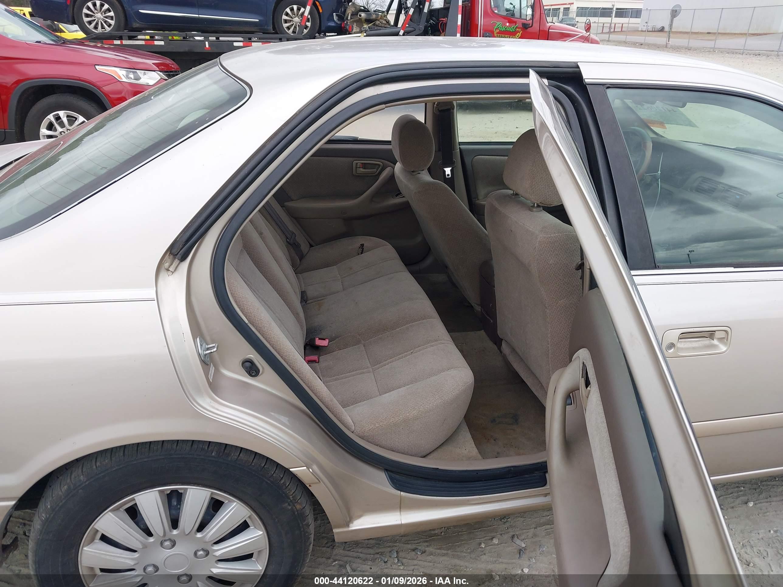 TOYOTA CAMRY image 8