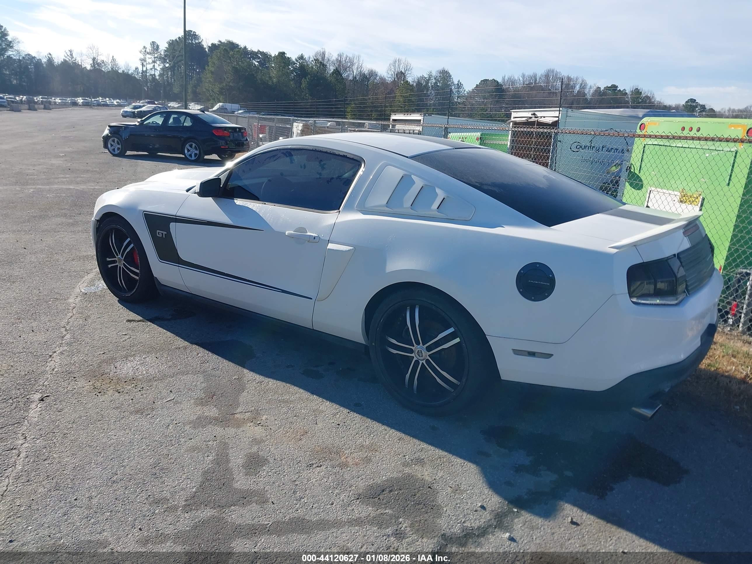 FORD MUSTANG image 3