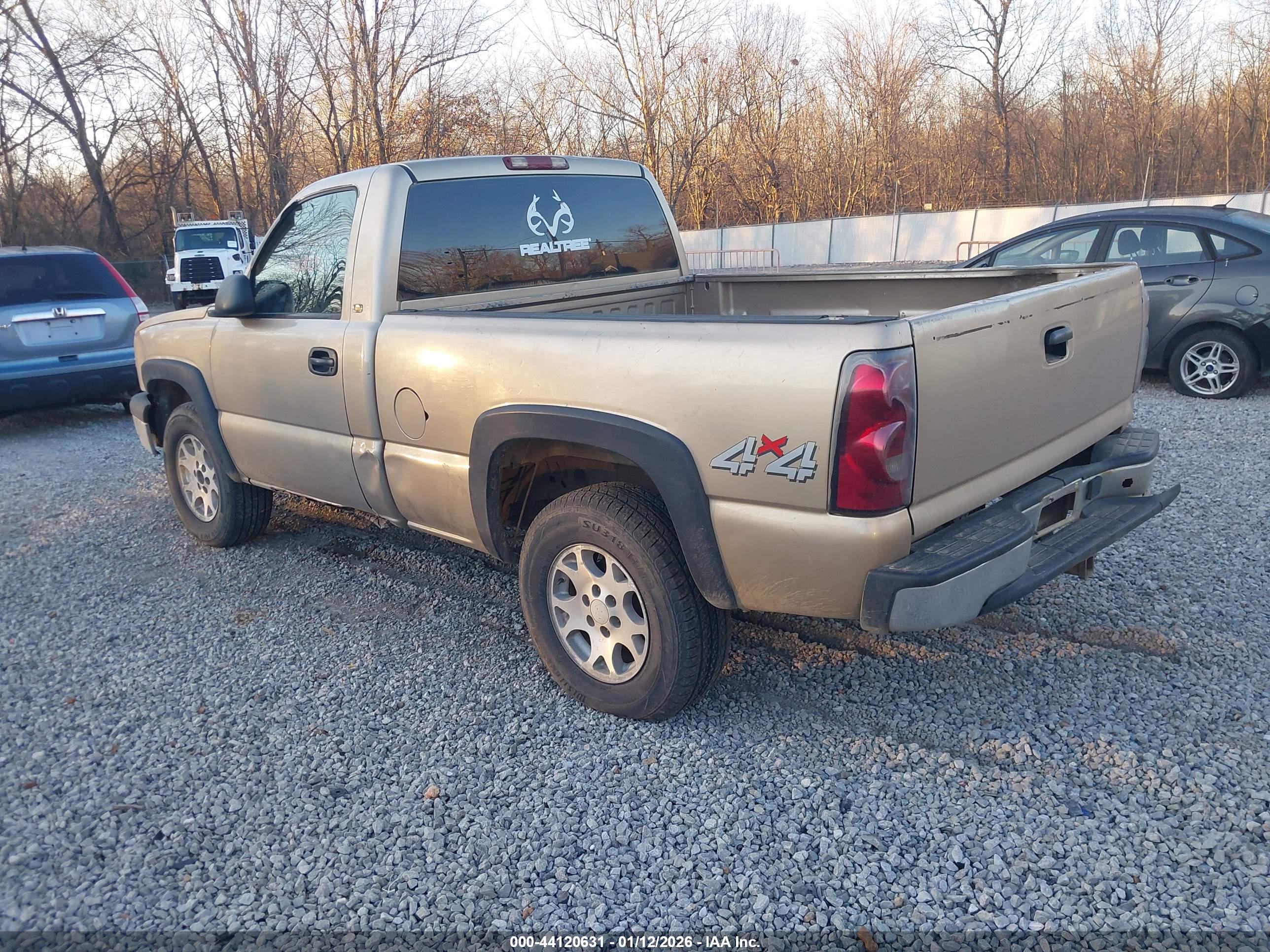 CHEVROLET SILVERADO image 3