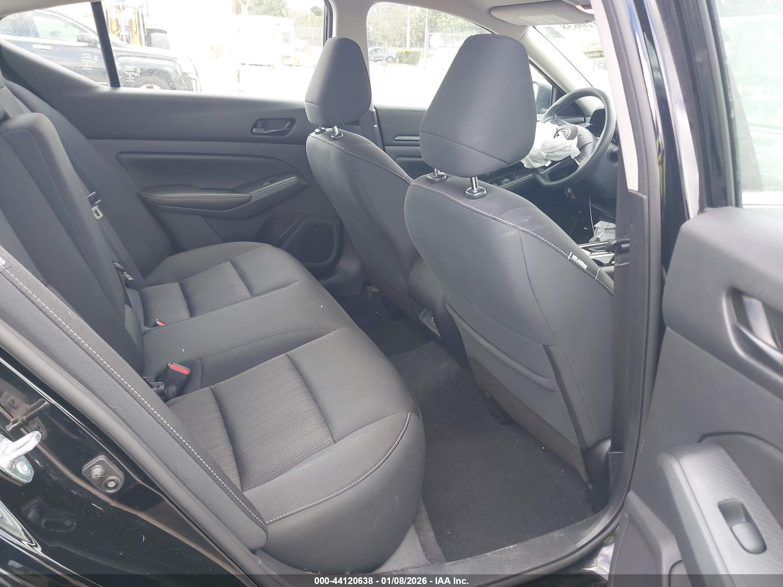 NISSAN ALTIMA image 8