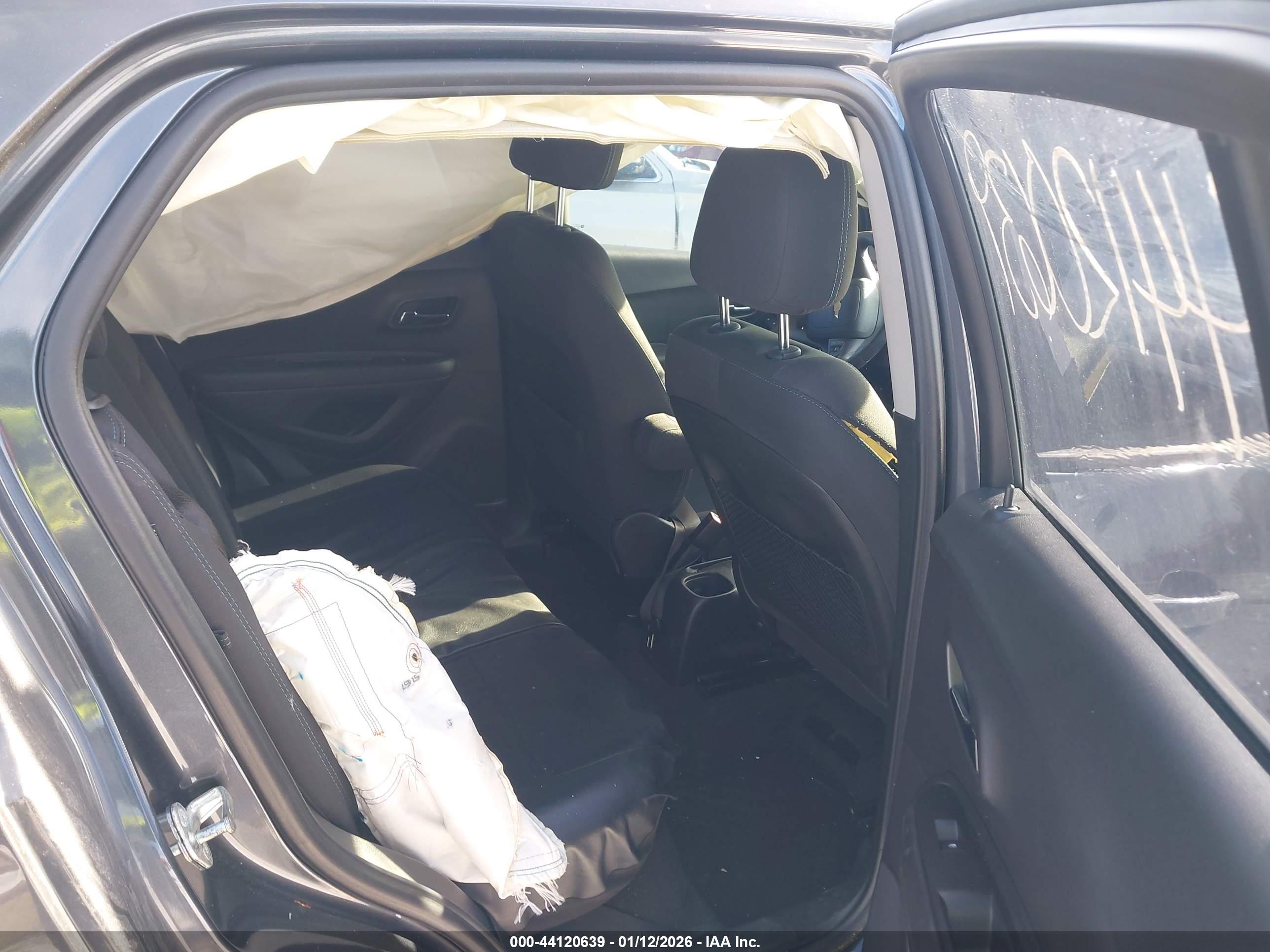 CHEVROLET TRAX image 8