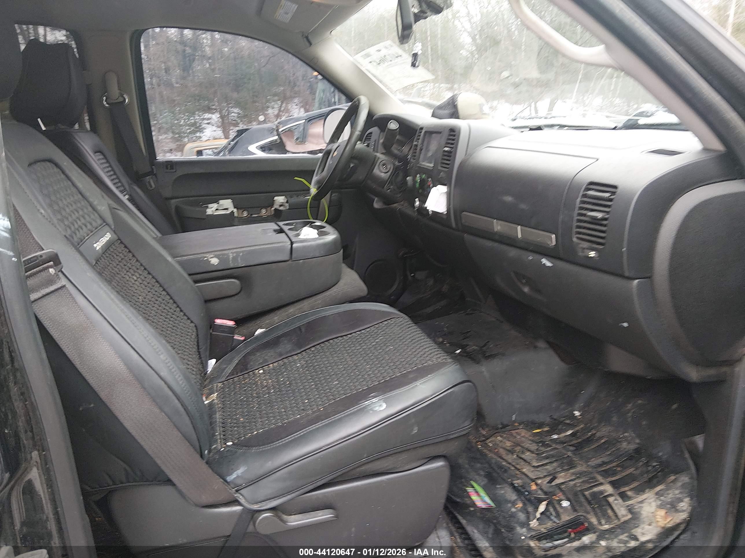 CHEVROLET SILVERADO image 5