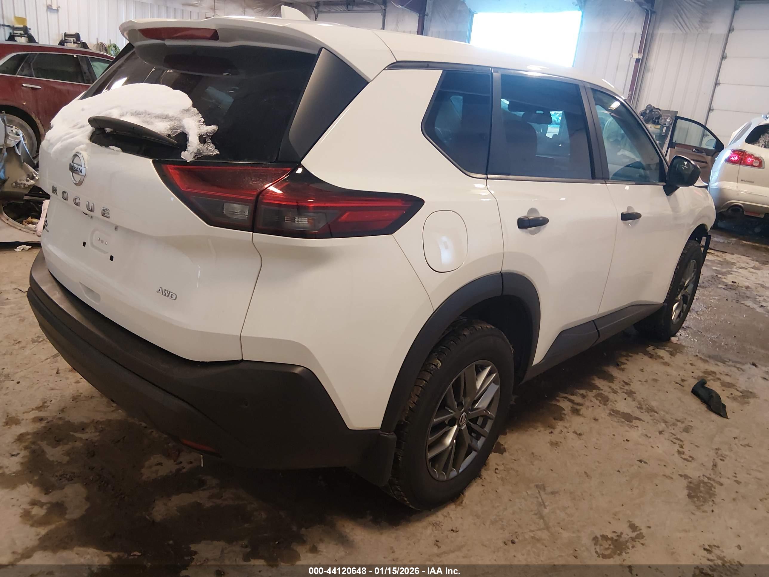 NISSAN ROGUE image 4