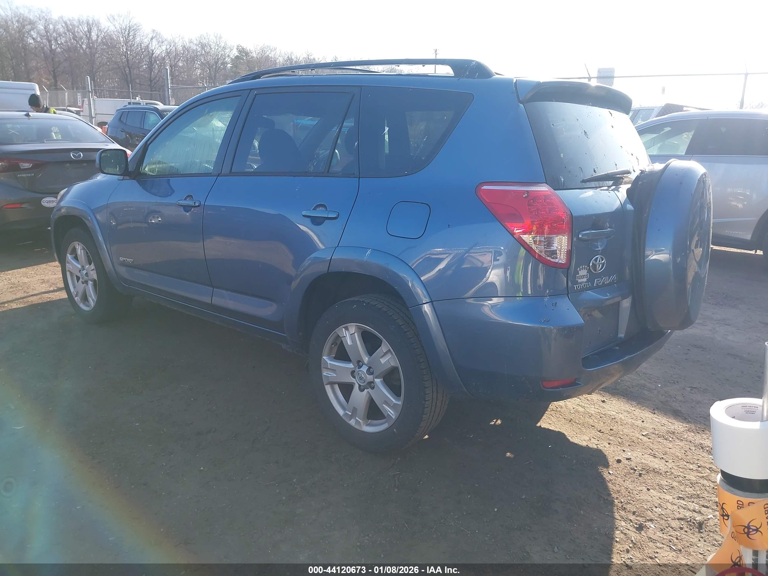 TOYOTA RAV4 image 3