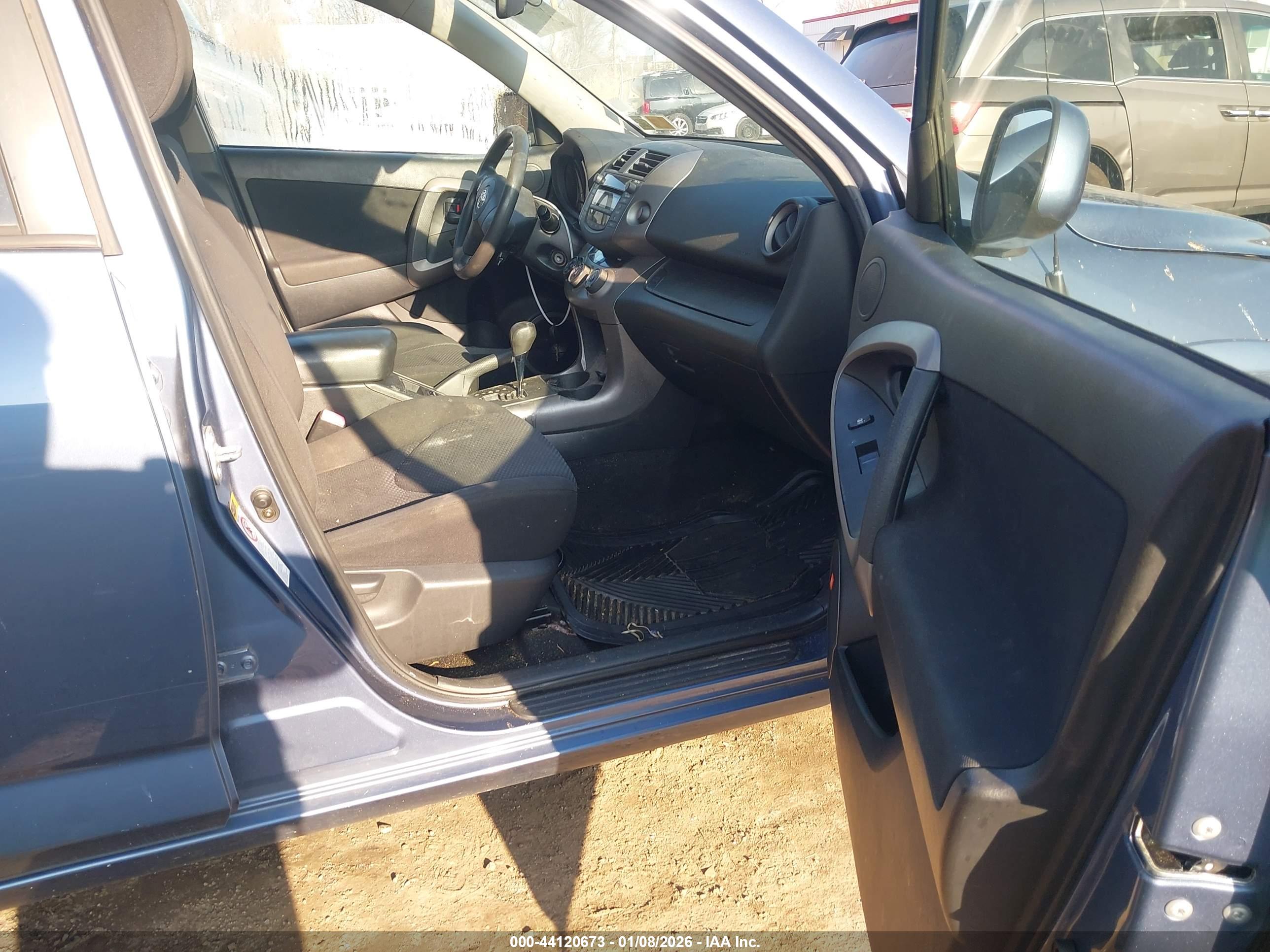 TOYOTA RAV4 image 5