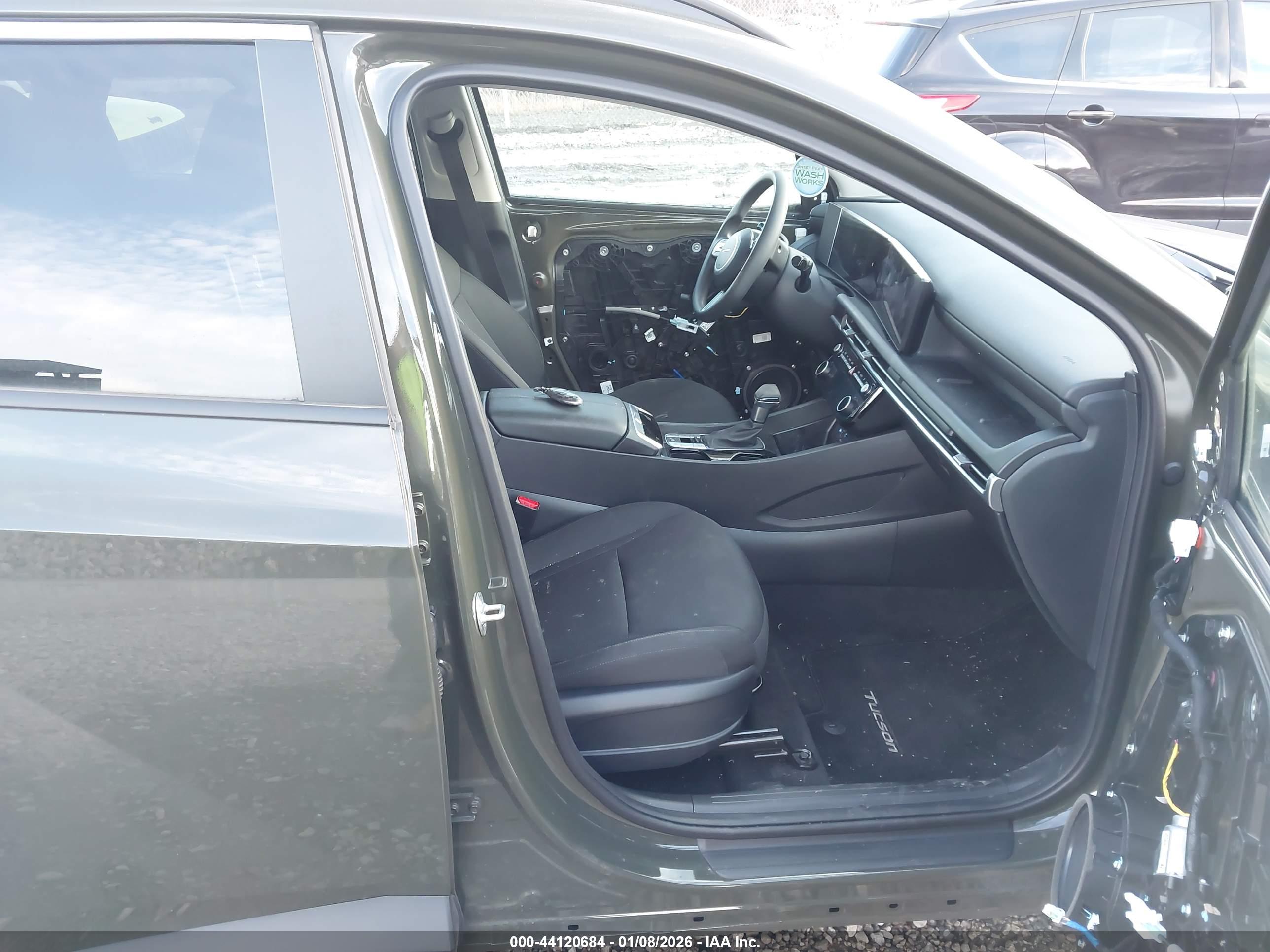 HYUNDAI TUCSON image 5
