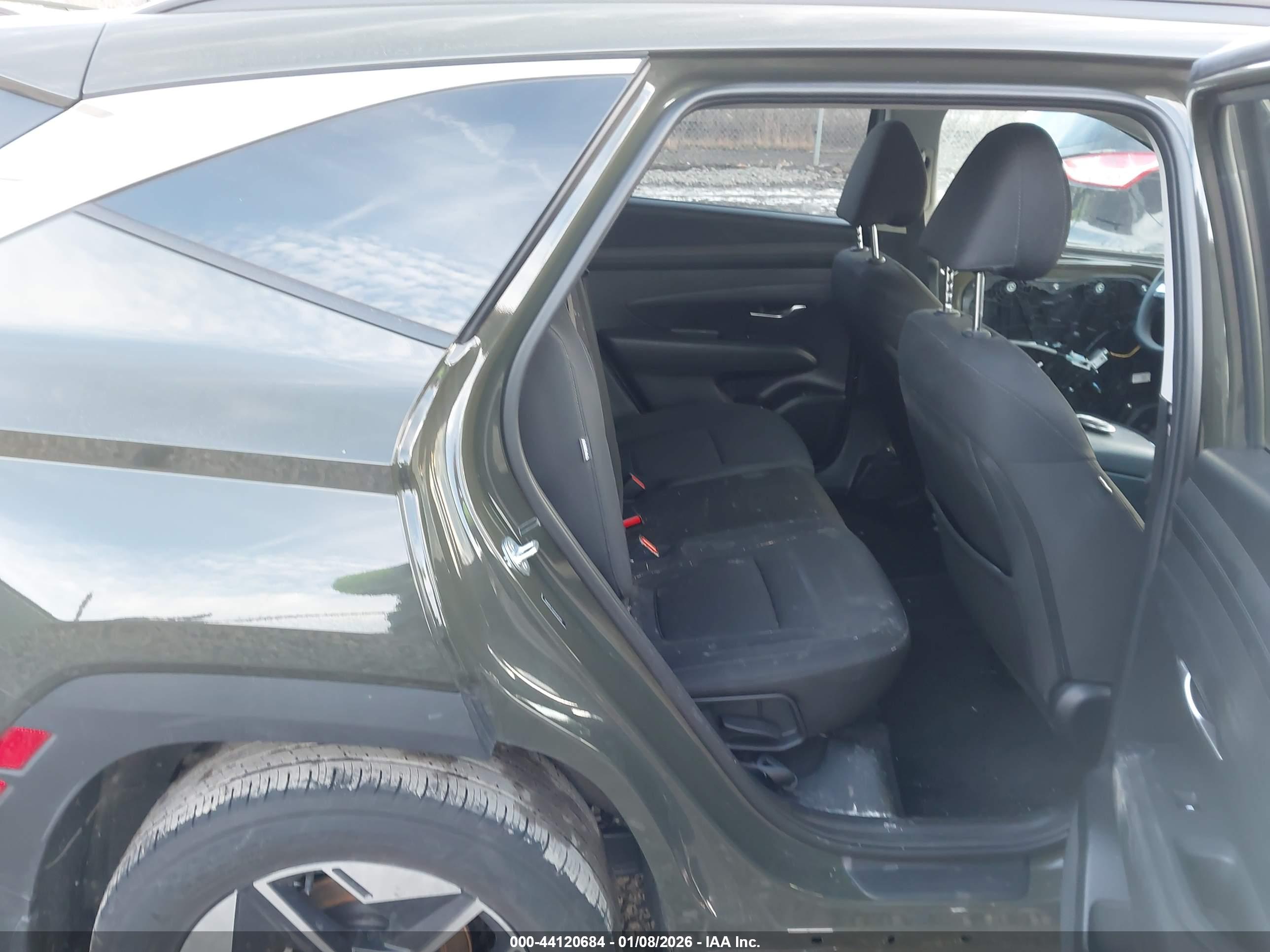 HYUNDAI TUCSON image 8