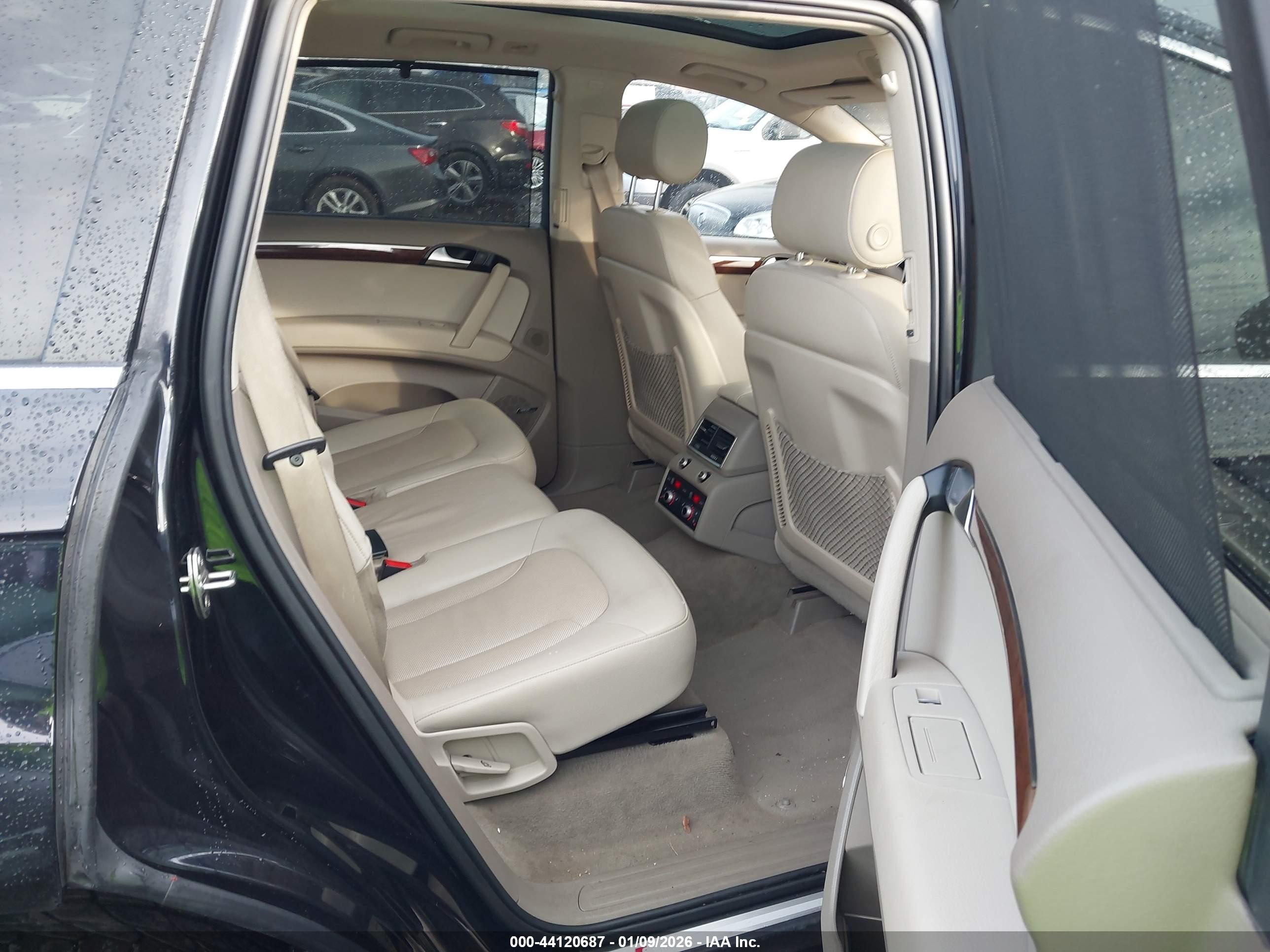 AUDI Q7 image 8