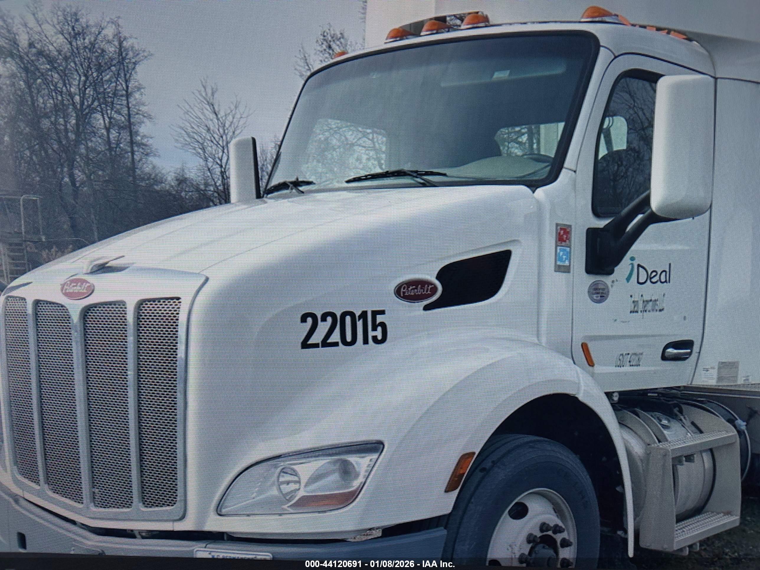 PETERBILT 579 image 2