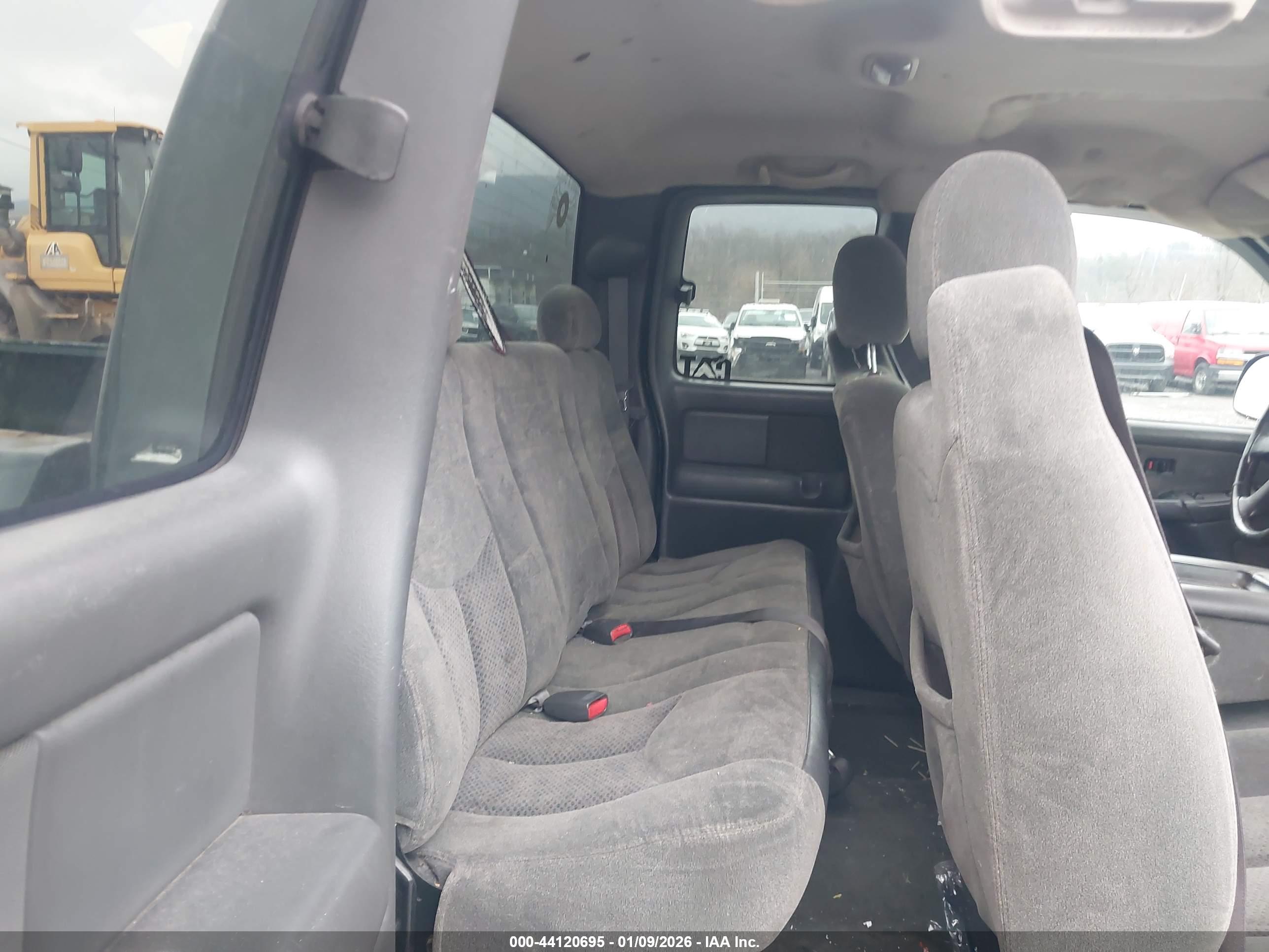 CHEVROLET SILVERADO image 8