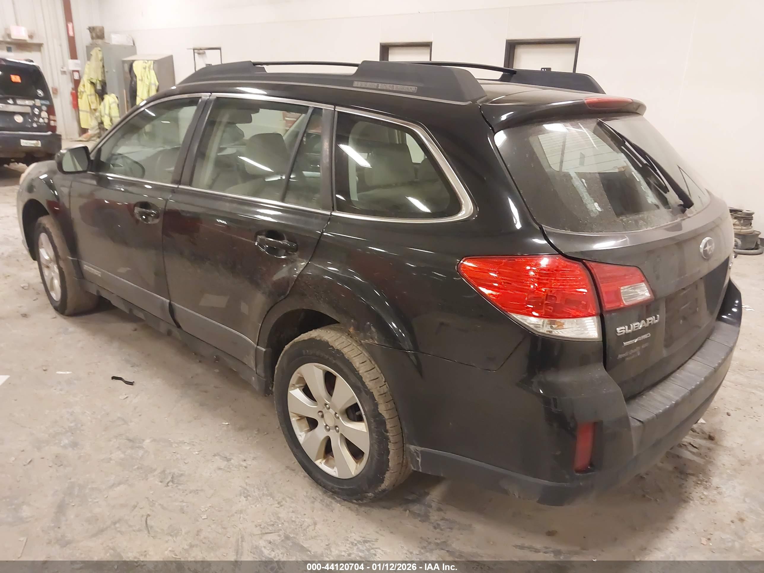 SUBARU OUTBACK image 3