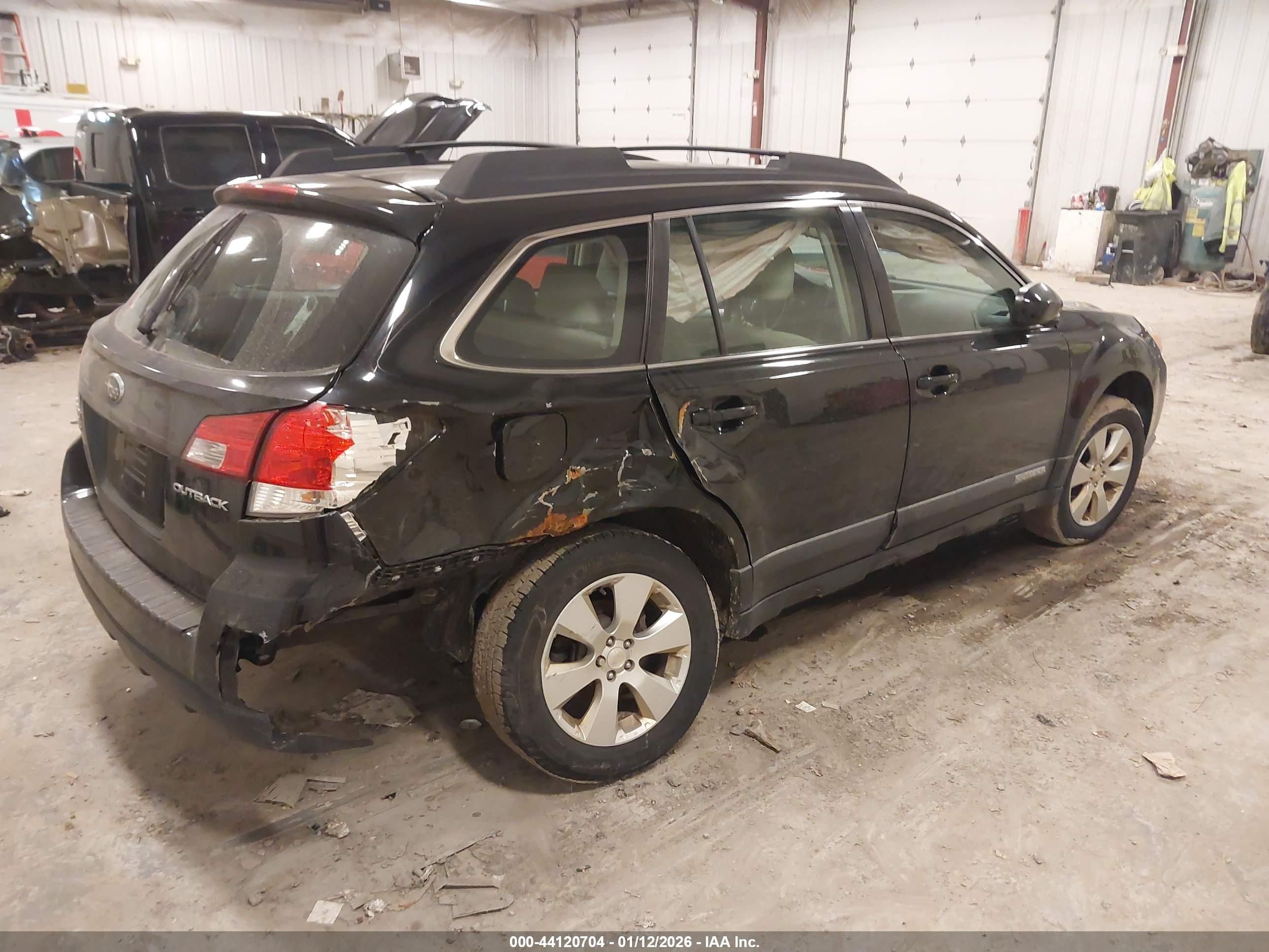 SUBARU OUTBACK image 4