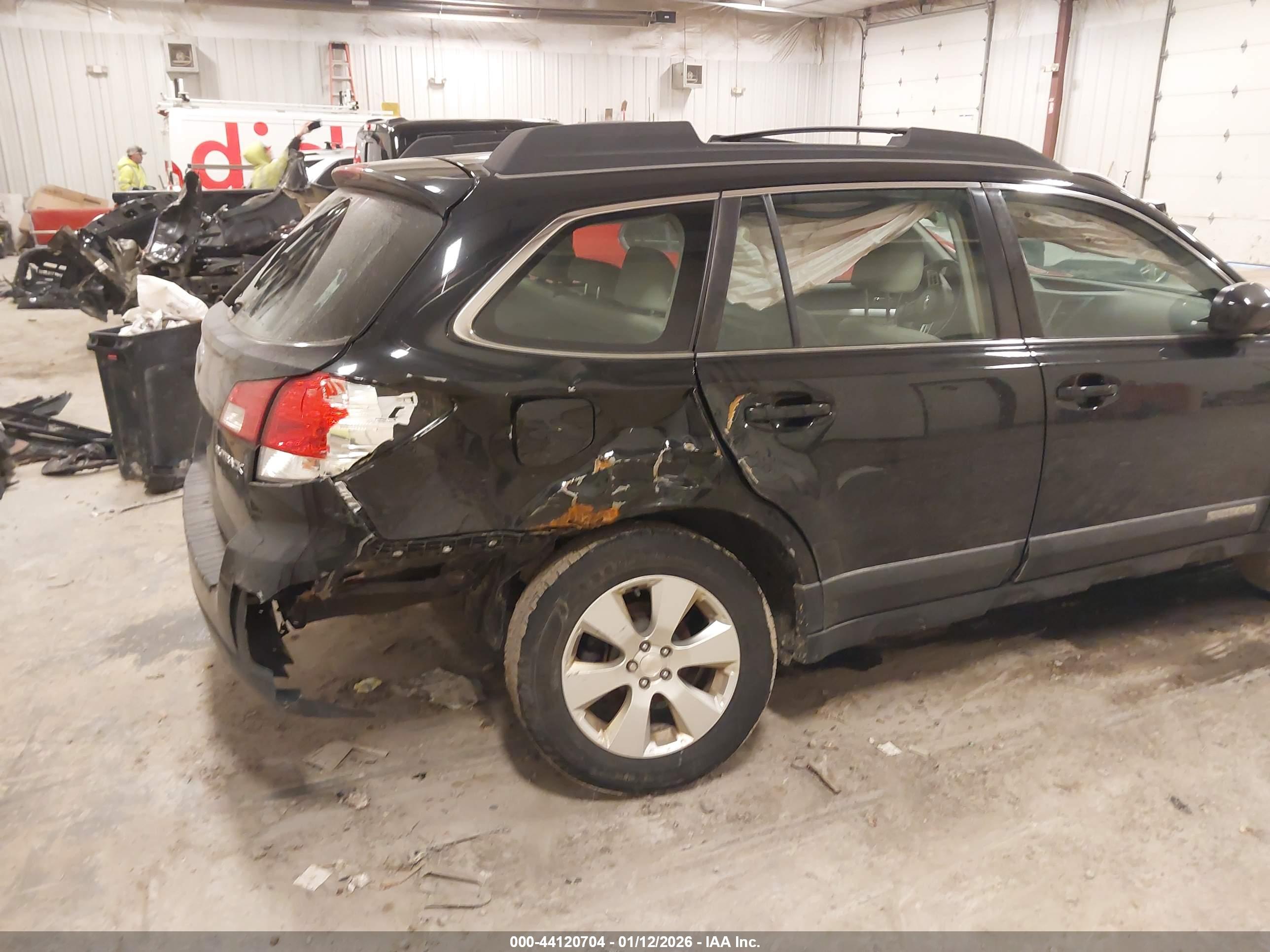 SUBARU OUTBACK image 6