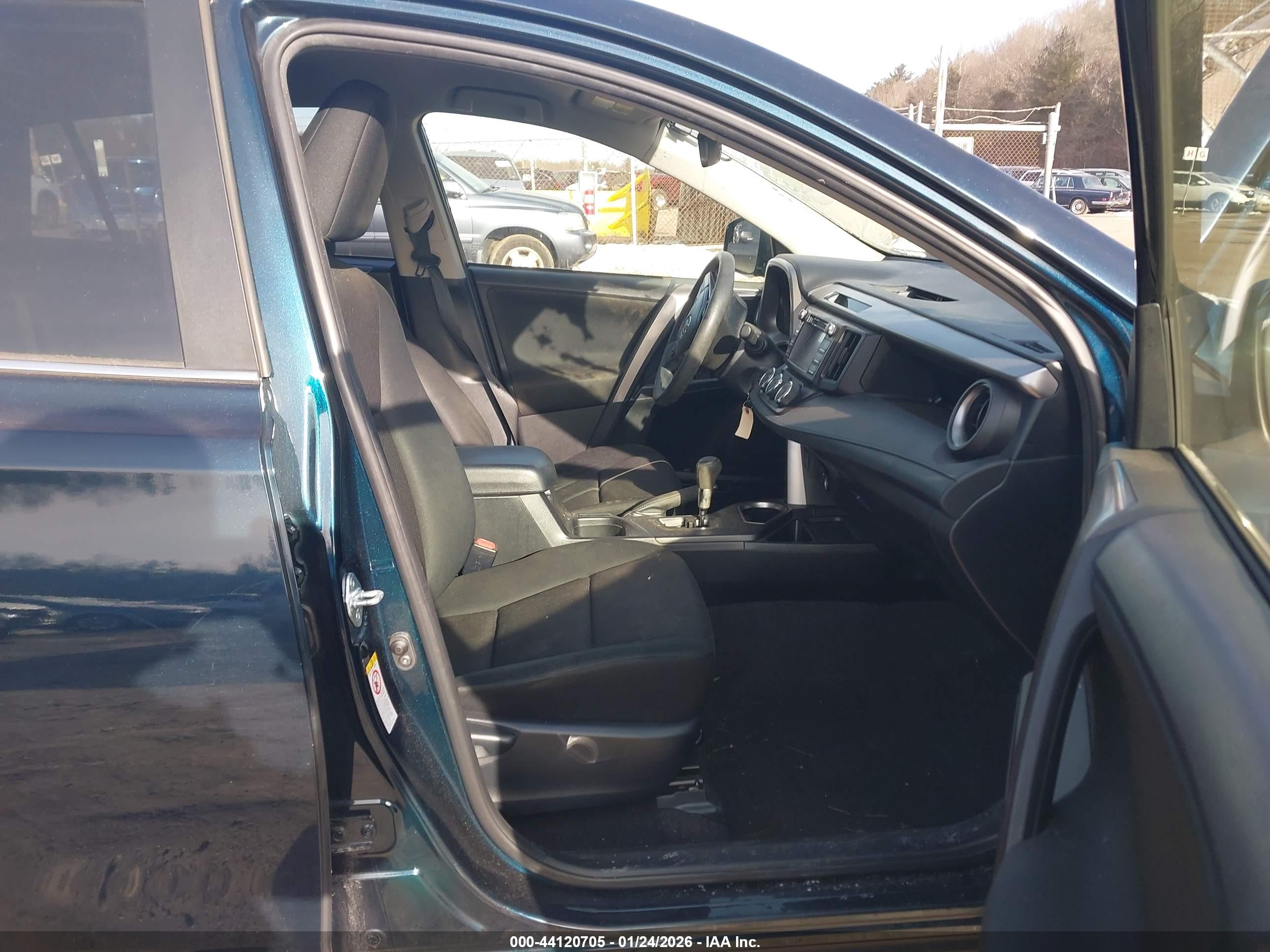 TOYOTA RAV4 image 5