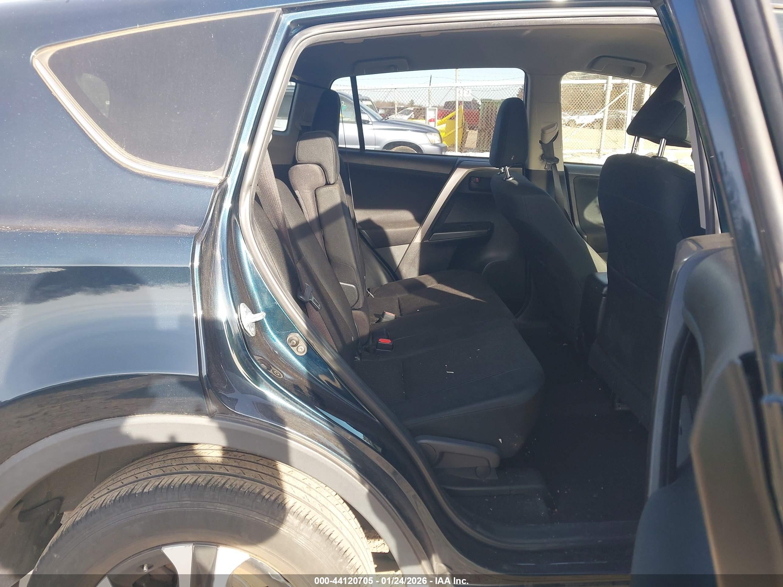 TOYOTA RAV4 image 8