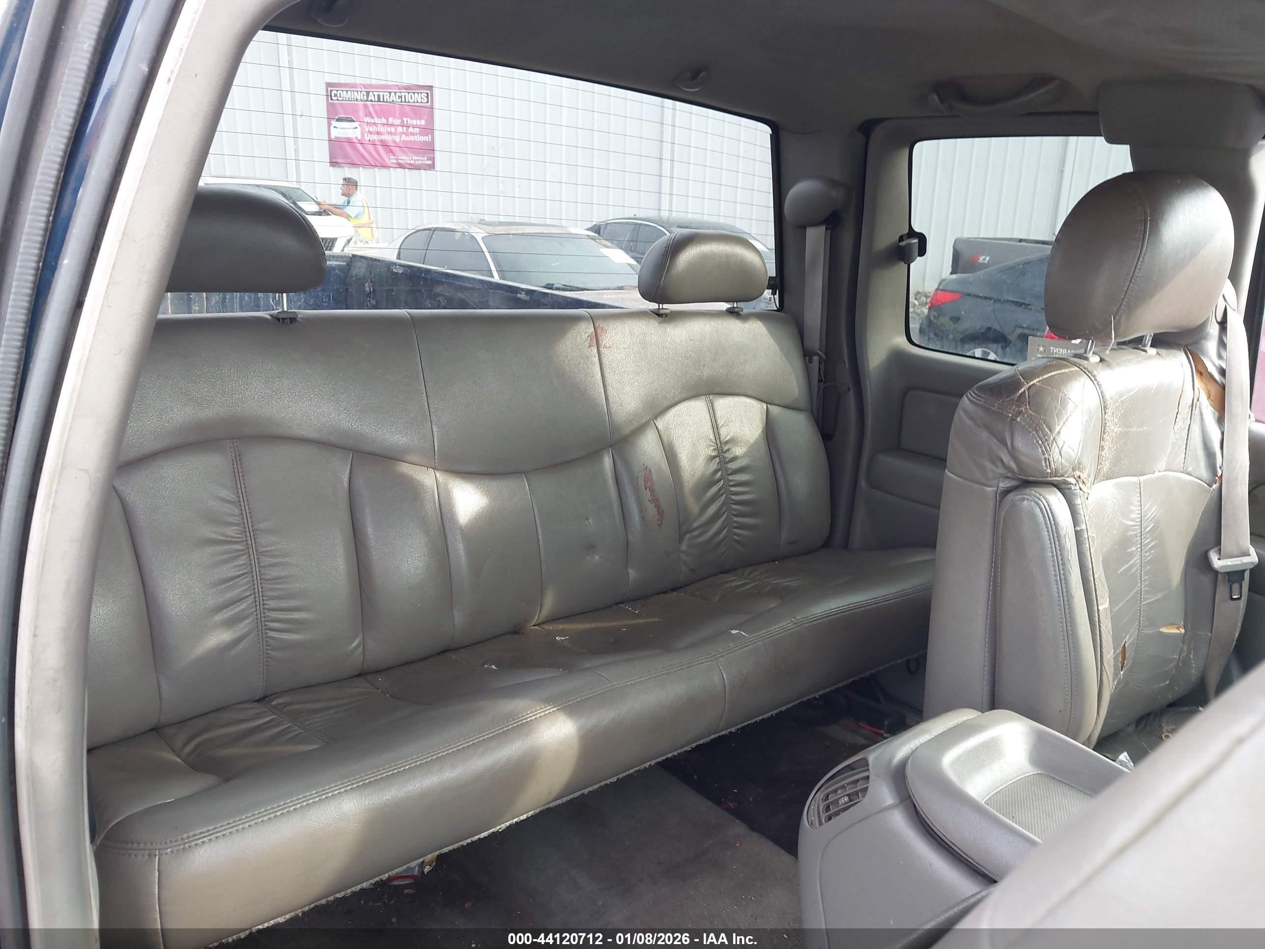 CHEVROLET SILVERADO image 8