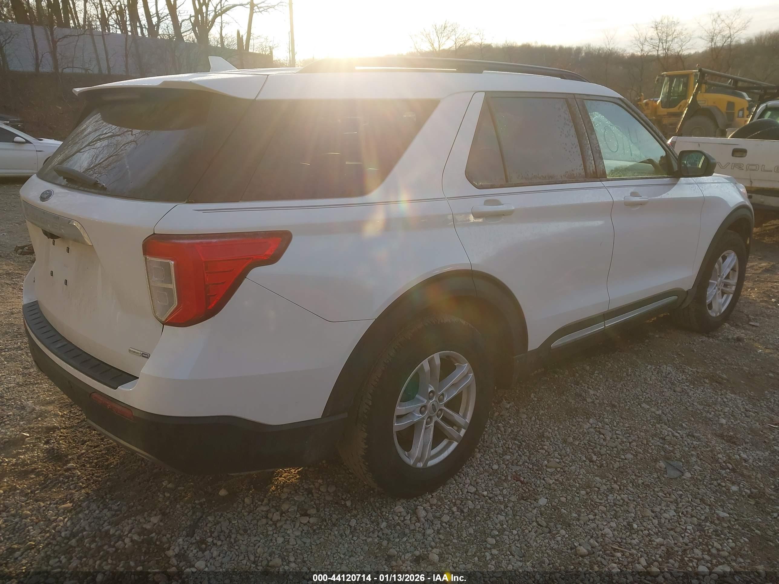 FORD EXPLORER image 4