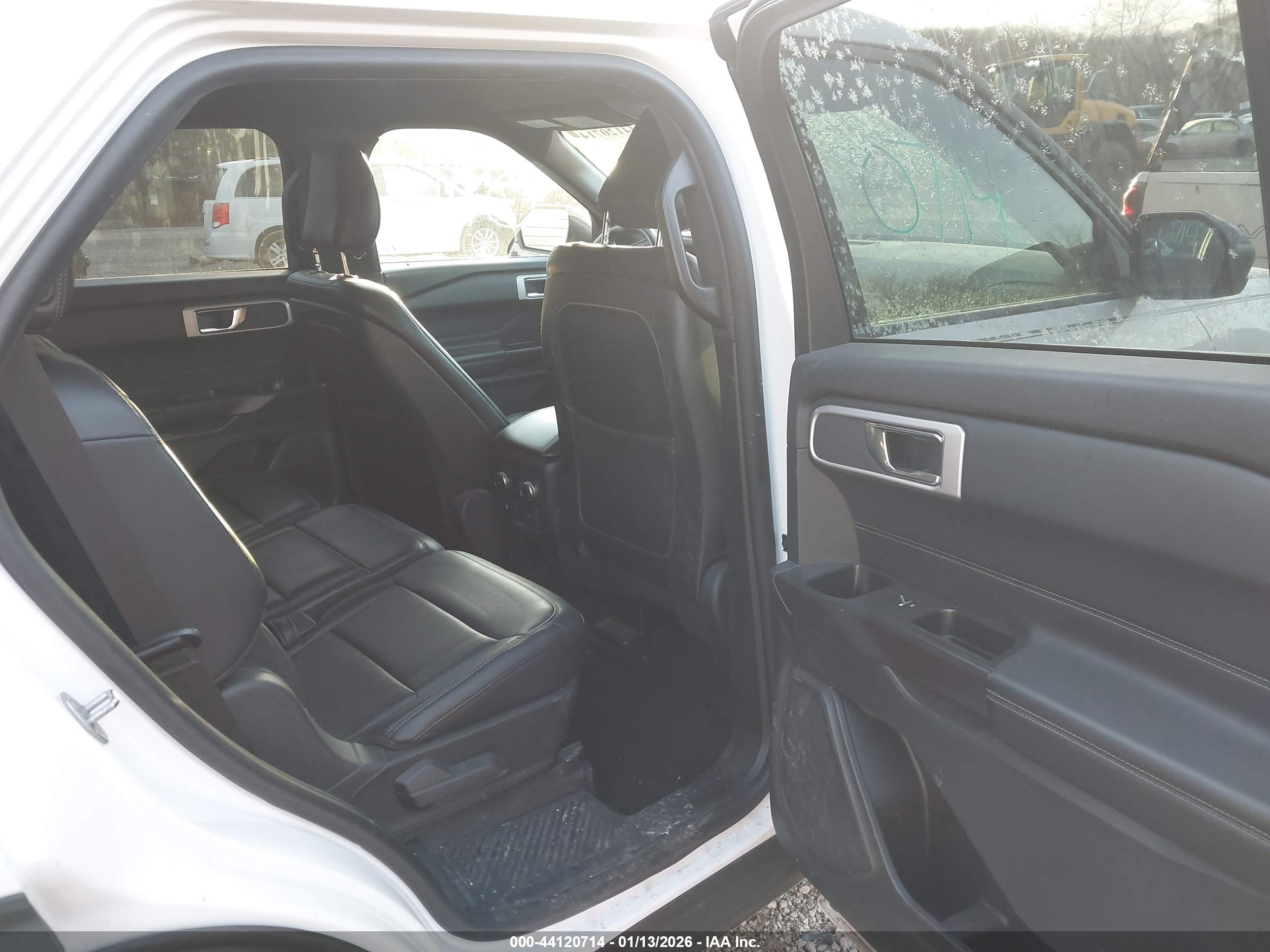 FORD EXPLORER image 8