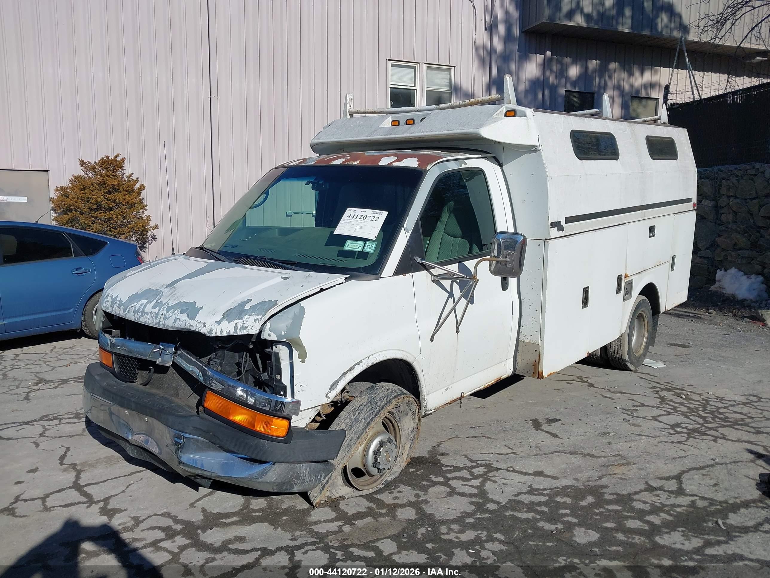 CHEVROLET EXPRESS image 2