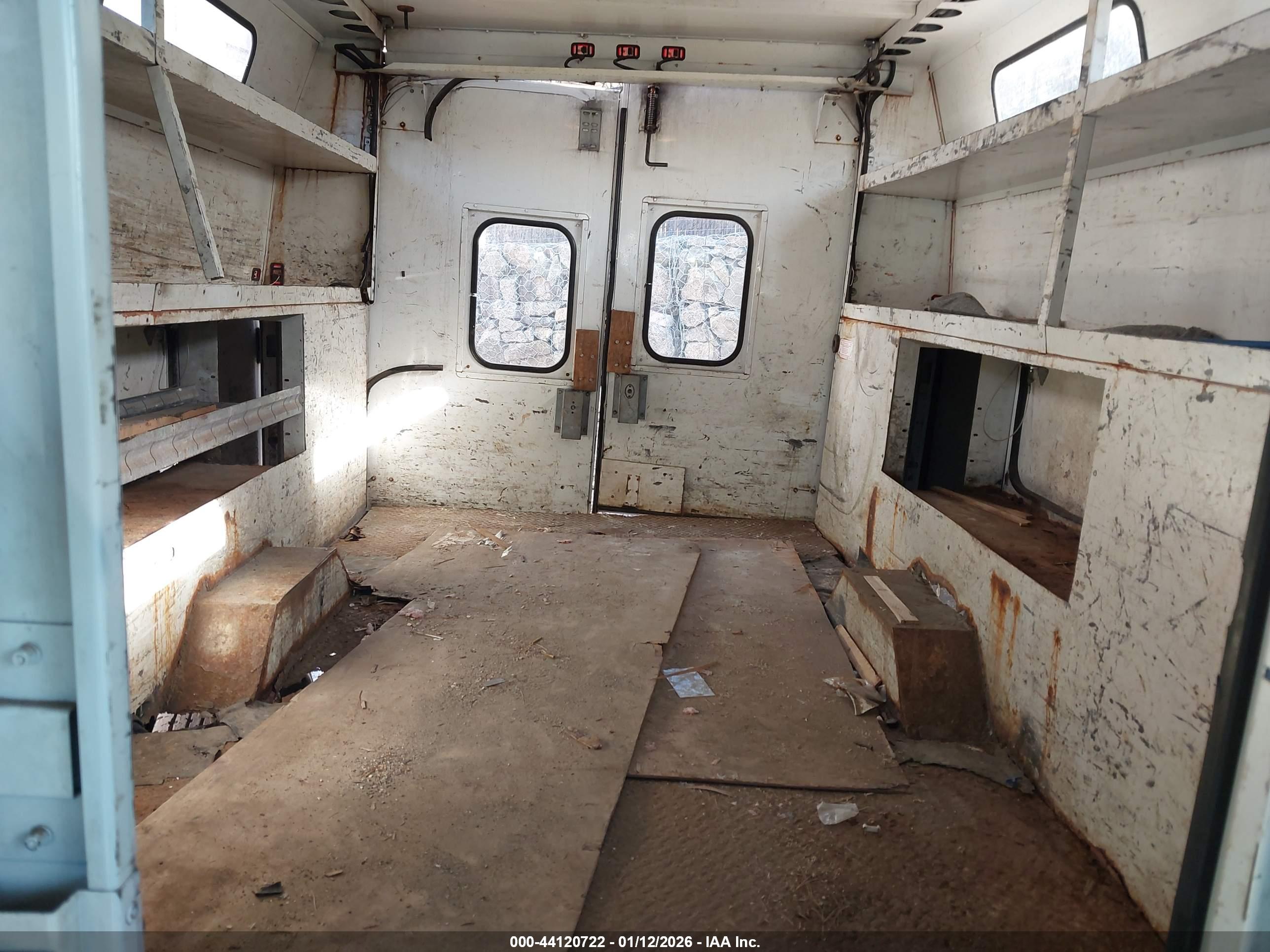 CHEVROLET EXPRESS image 8