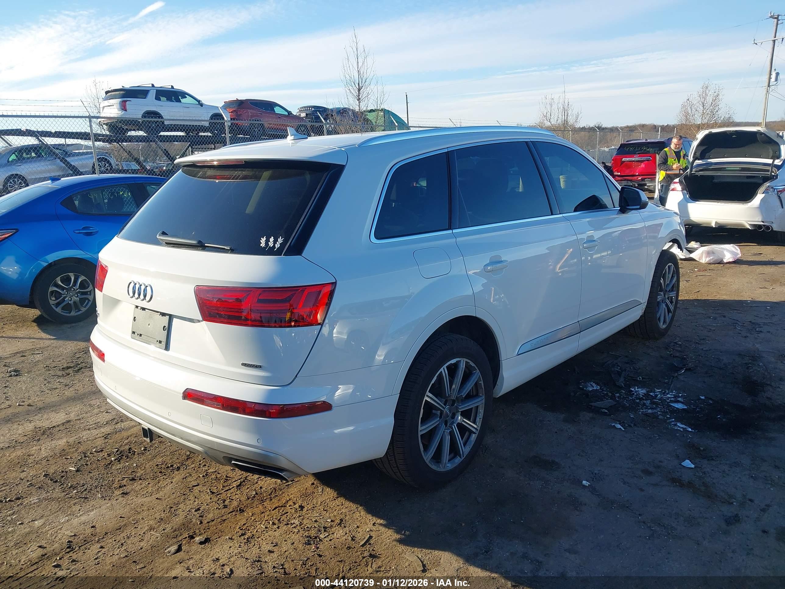 AUDI Q7 image 4