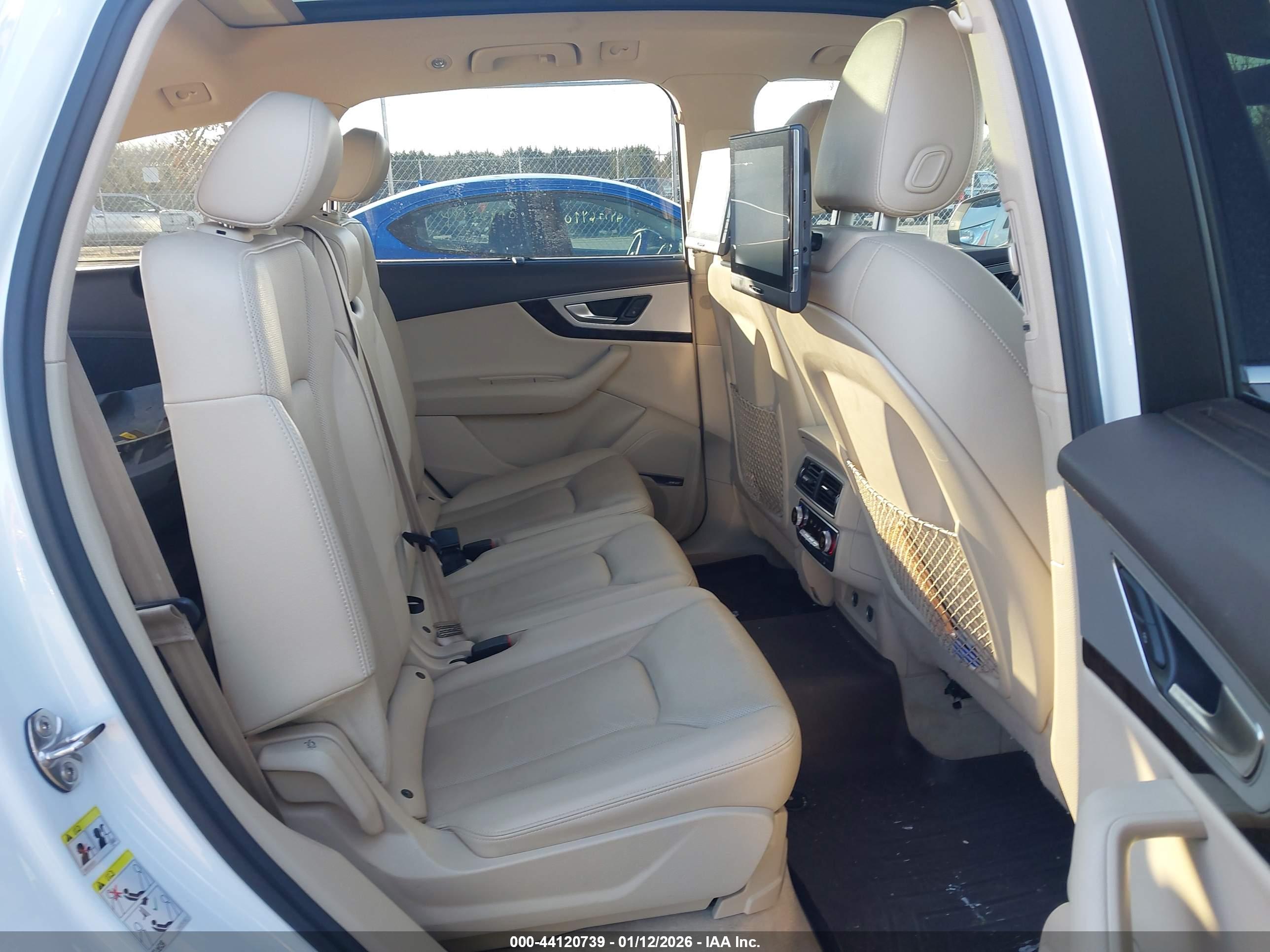 AUDI Q7 image 8