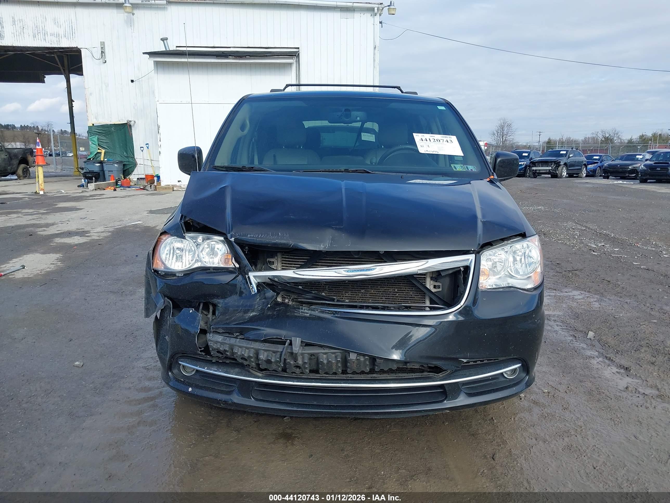 CHRYSLER TOWN image 6