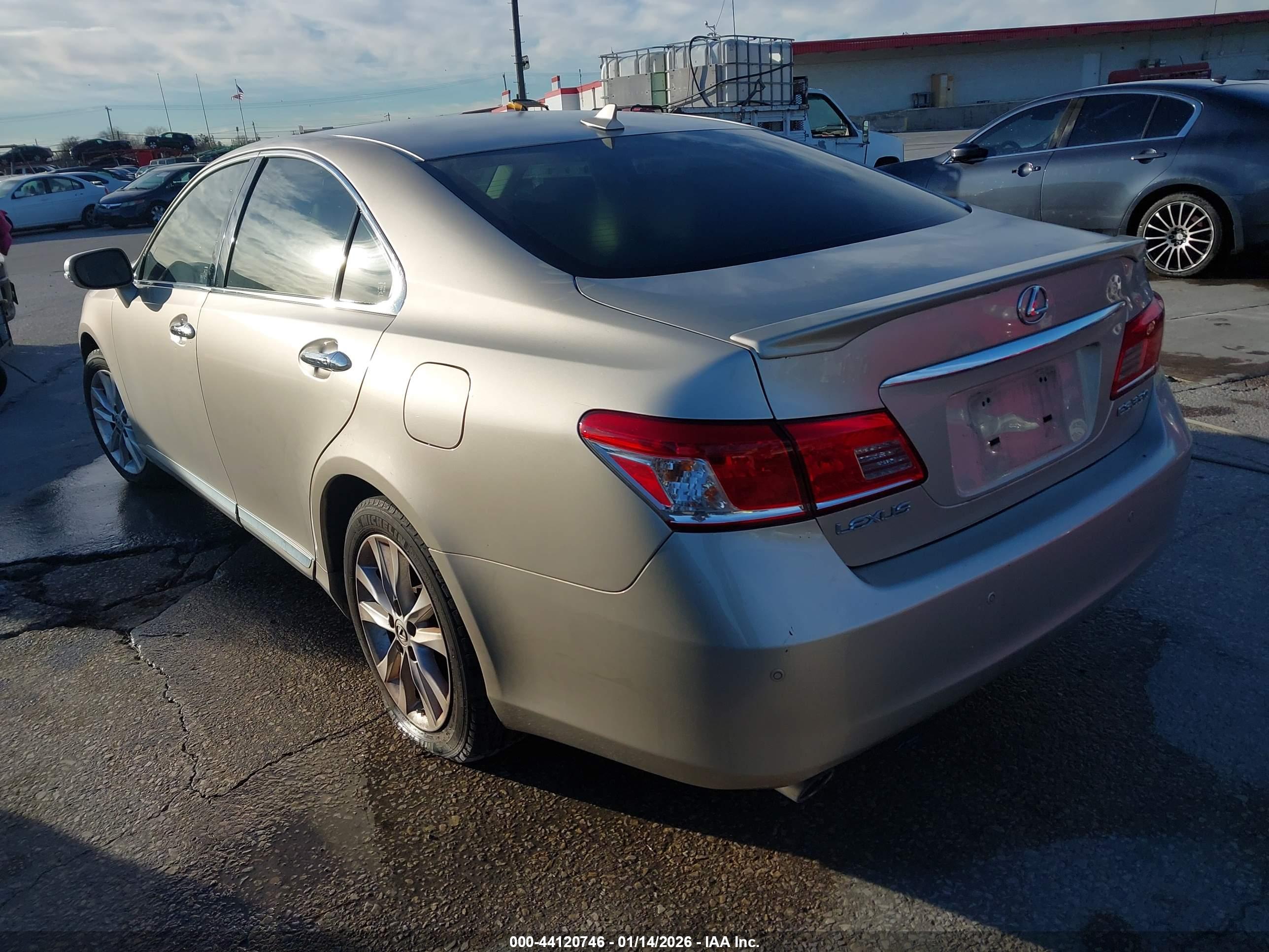 LEXUS ES image 3